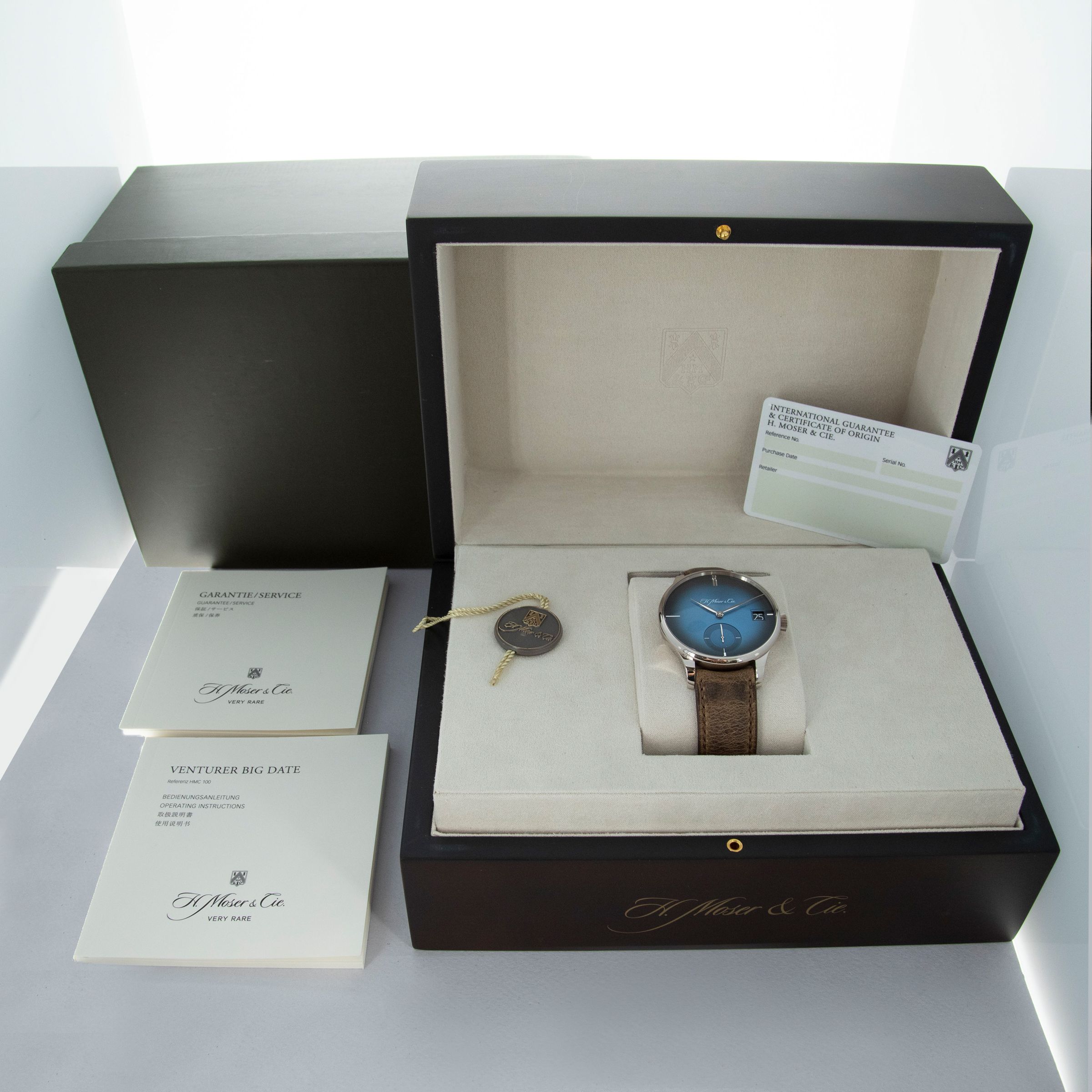 H. Moser & Cie. Venturer Big Date Purity Blue Funky Fume 2100-0203