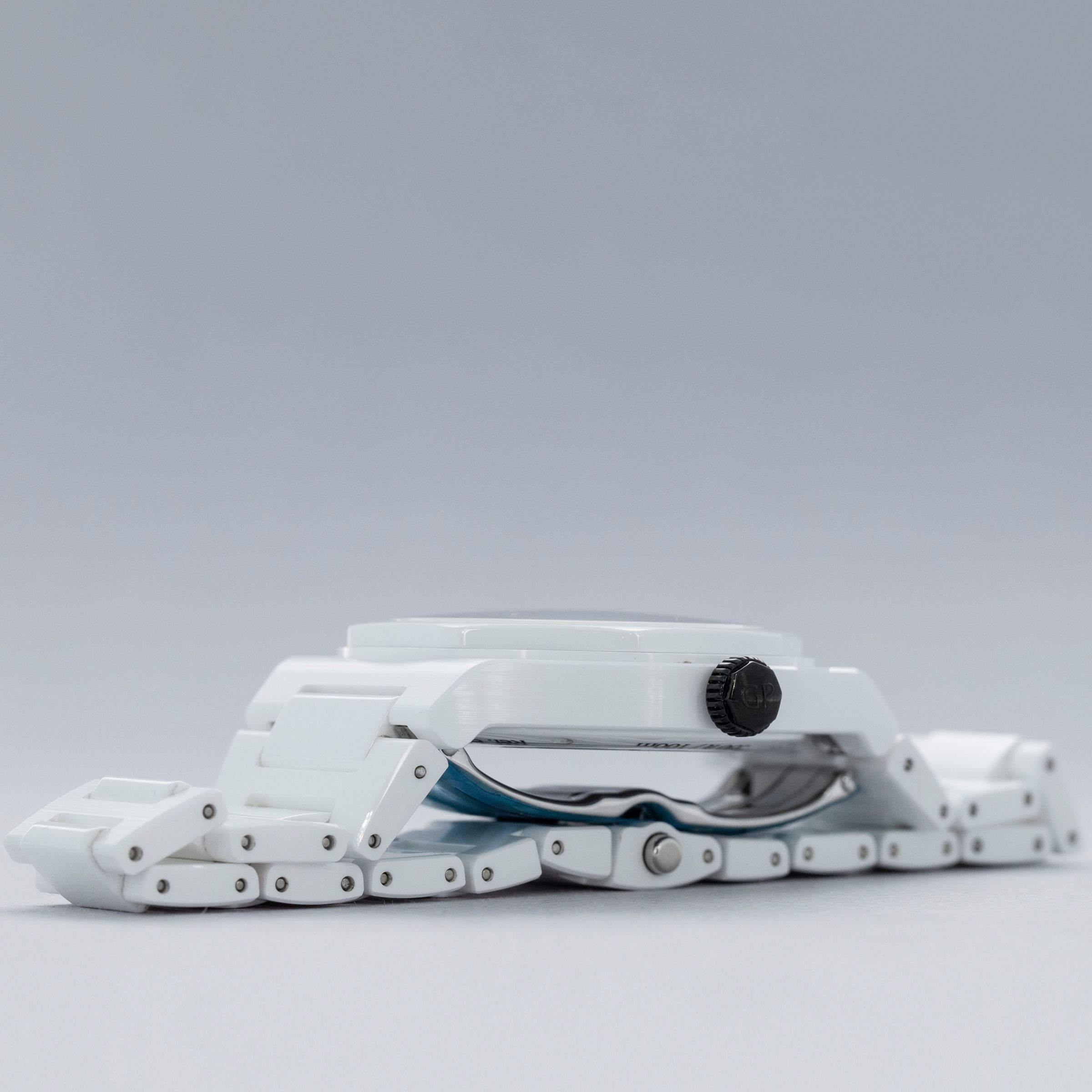 Girard-Perregaux x Bamford Laureato Ghost 81005 White Ceramic