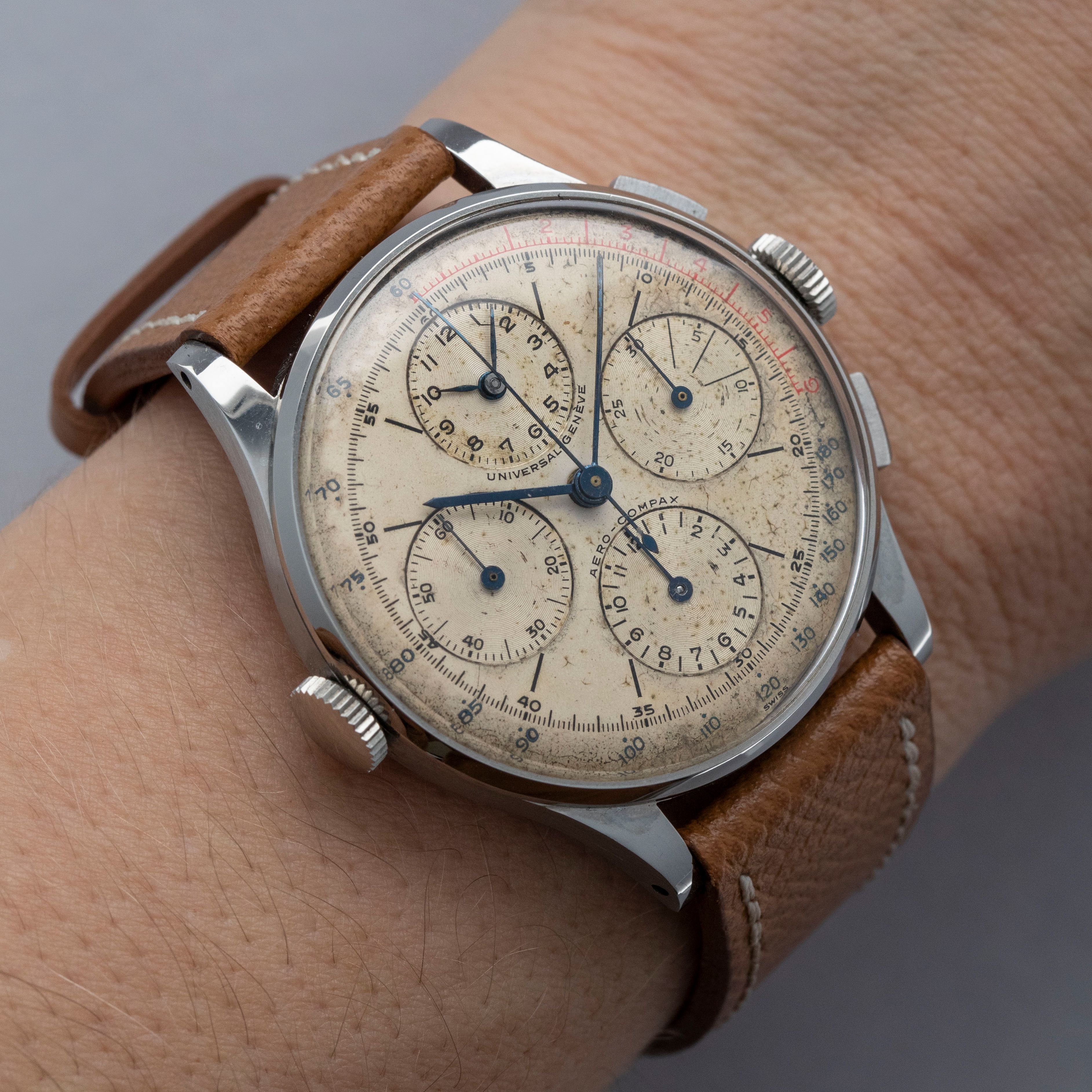Universal Geneve Aero-Compax 22414 | Auctions | Loupe This