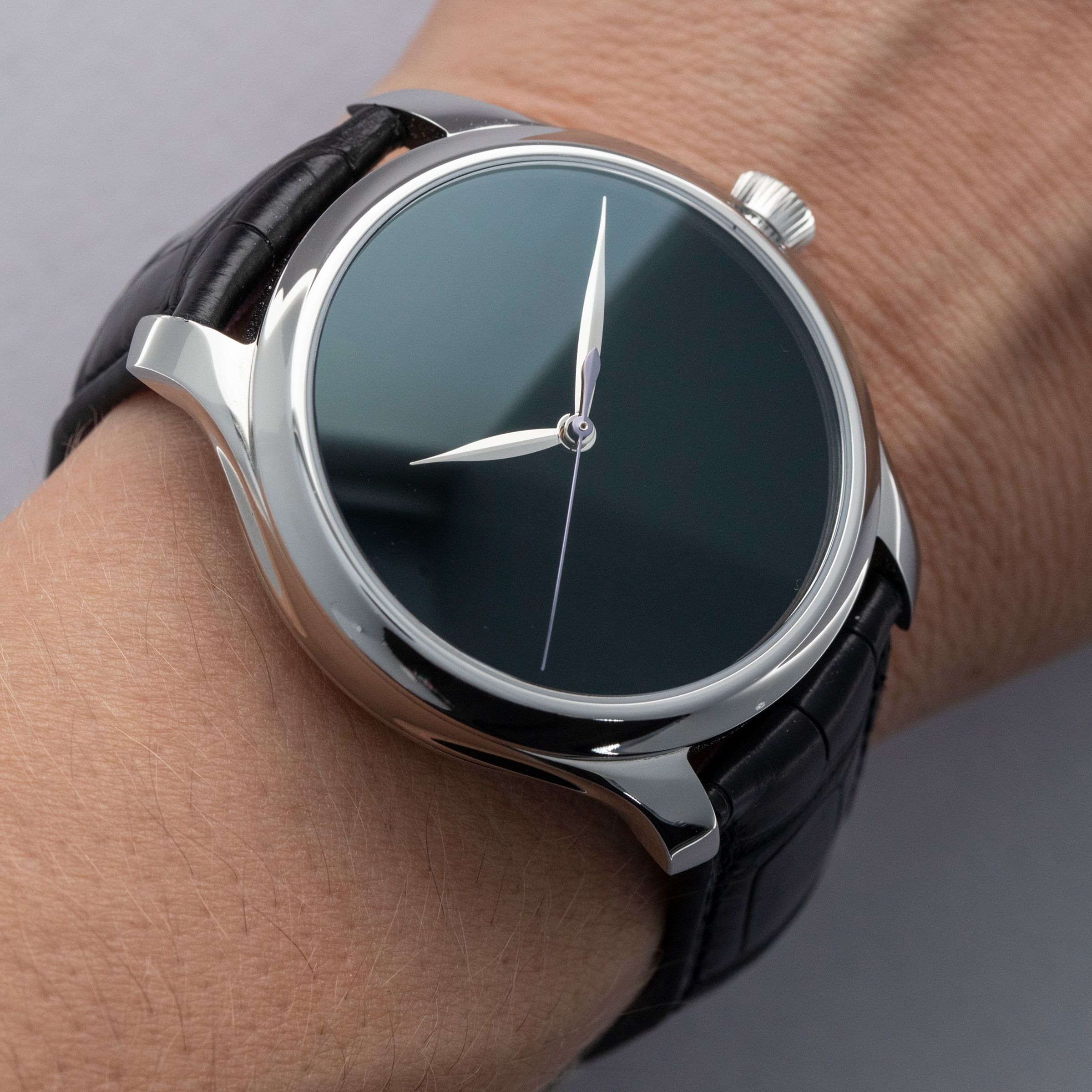 H. Moser & Cie. Endeavour Centre Seconds Concept Vantablack 1200