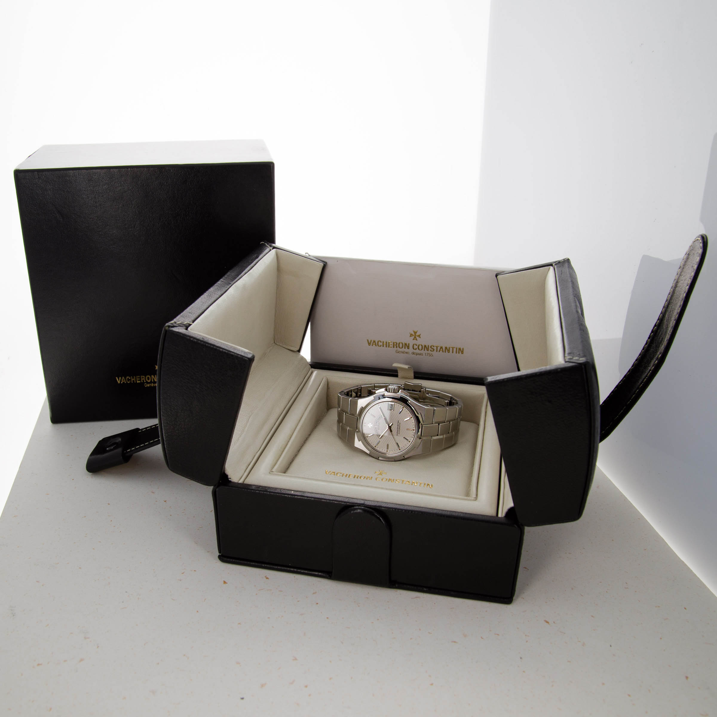 Vacheron Constantin Overseas 42050 White Stick Dial | Auctions