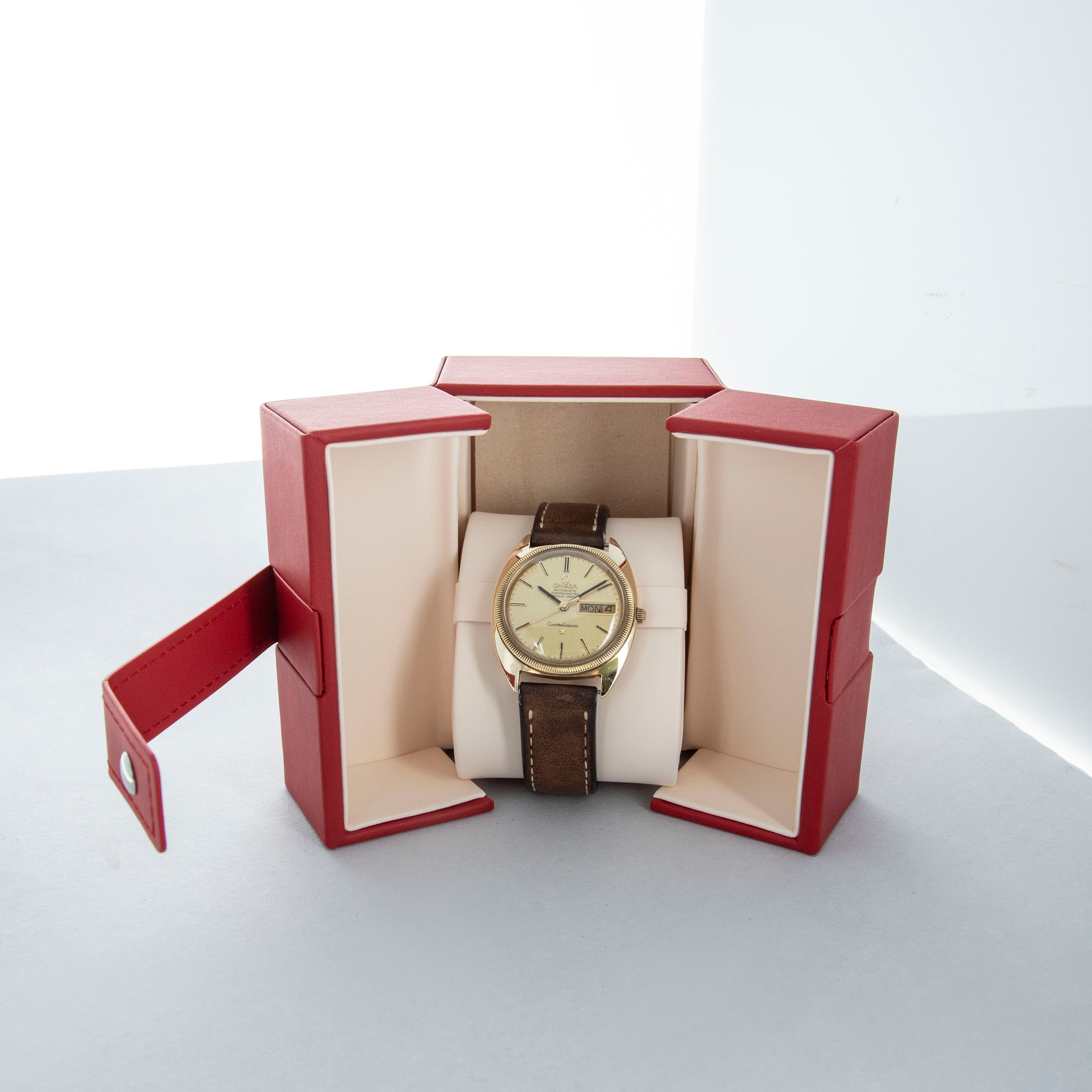 あかぷー Omega Constellation Day-Date 168.029 14k YG | Auctions | Loupe This