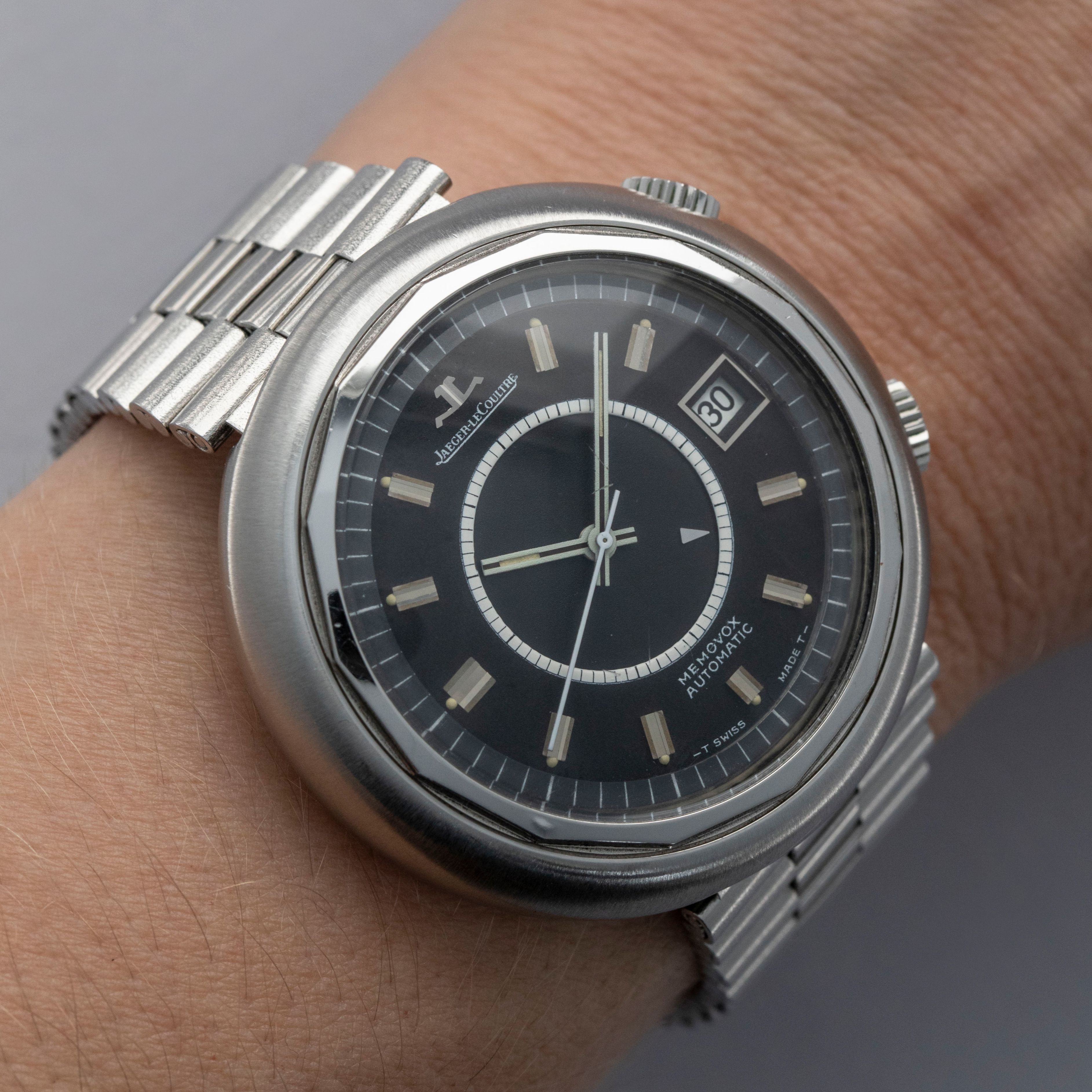 Jaeger-LeCoultre Memovox E877 Snowdrop | Auctions | Loupe This