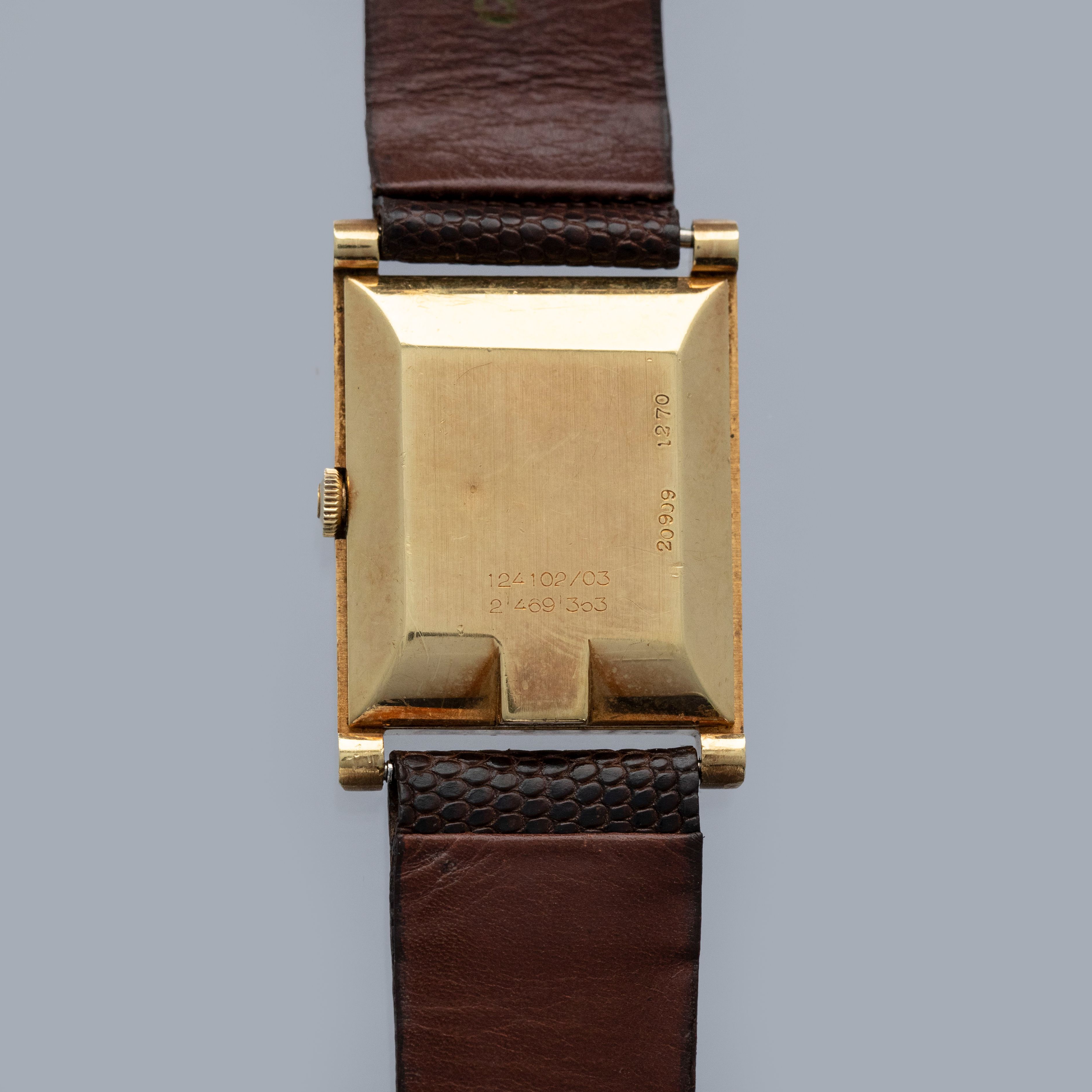 フレイムデザイン ヴィンテージタンク Cartier Tank 124102/3 by Universal Geneve 18k YG | Auctions