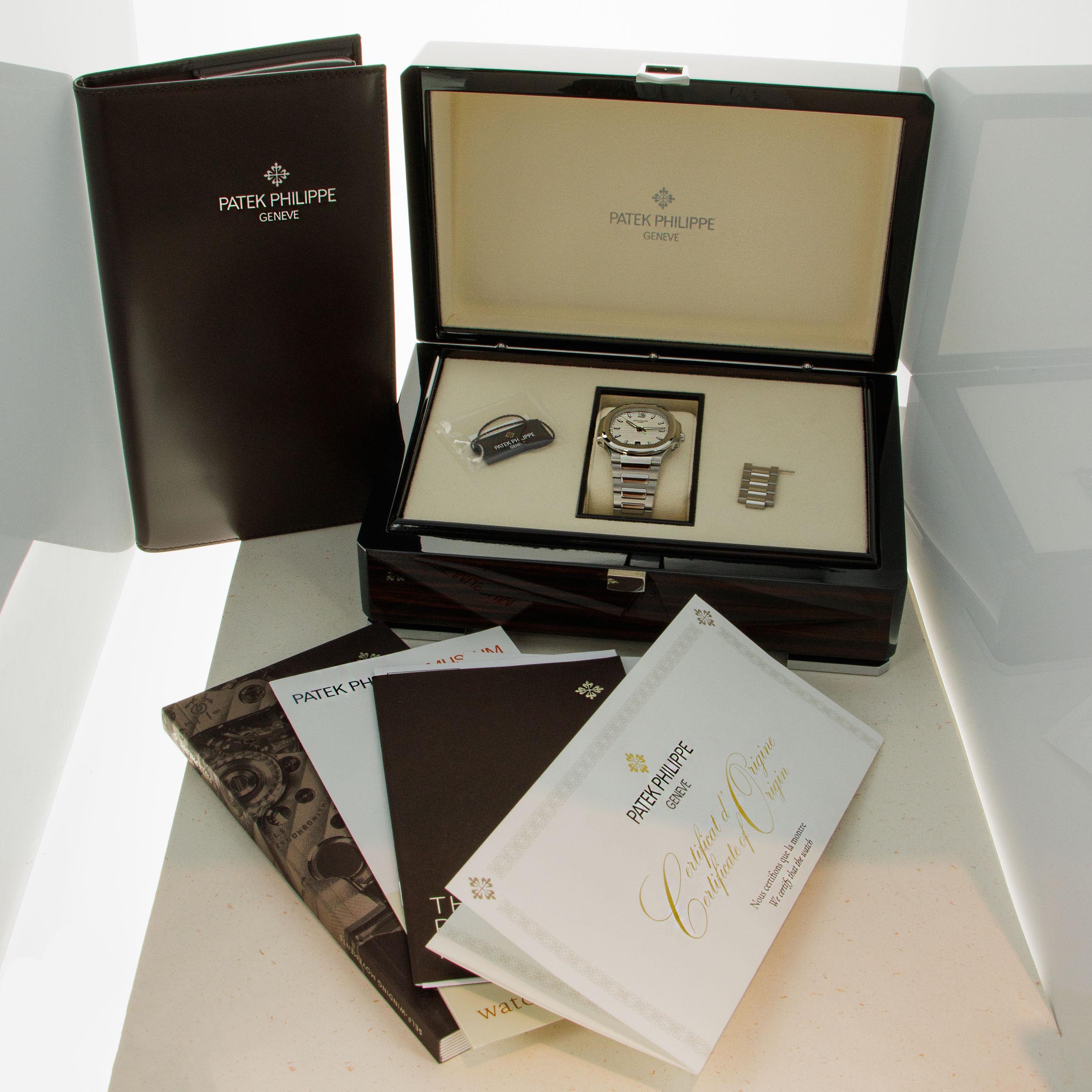 Patek Philippe Nautilus White Dial 7118/1A-010 | Auctions | Loupe This