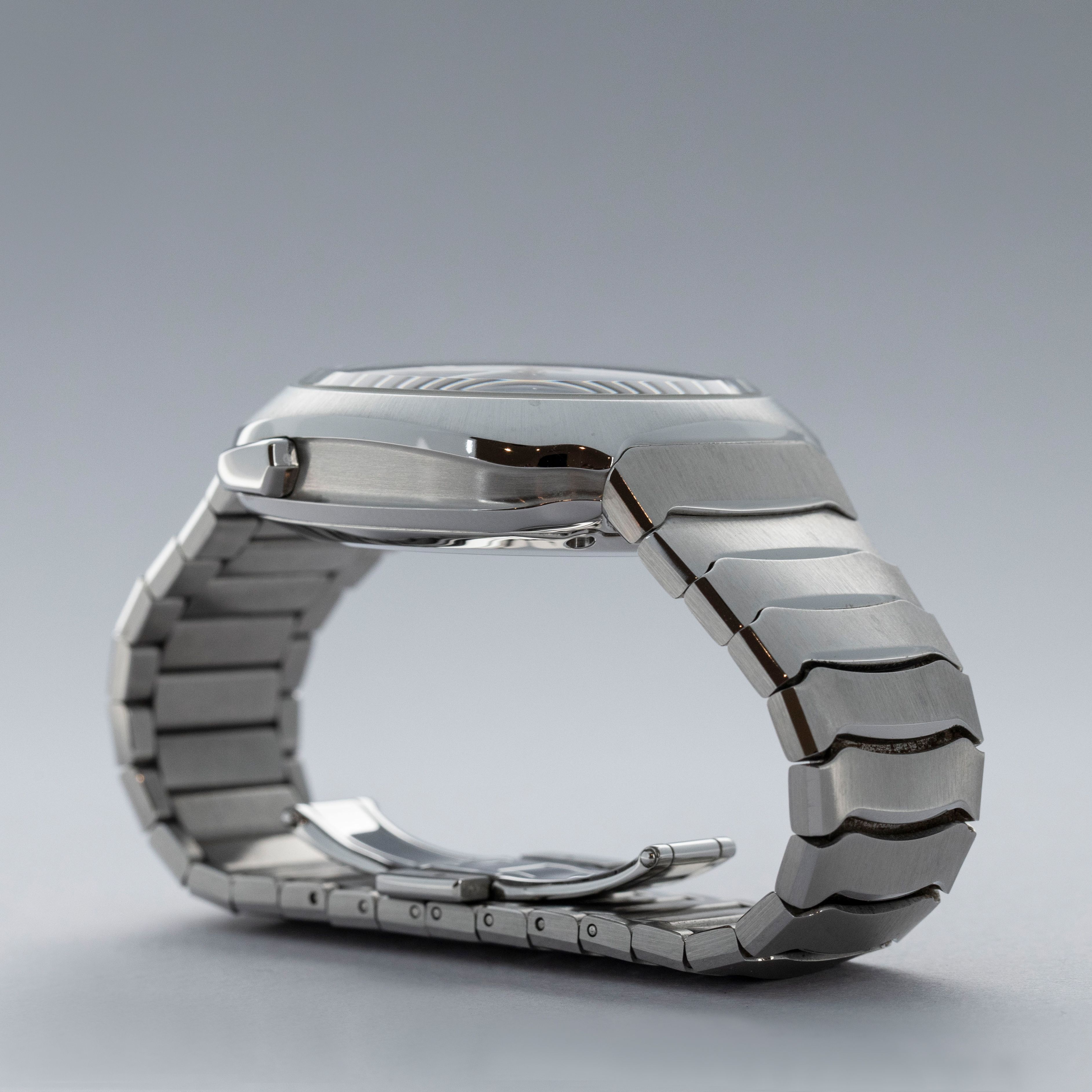 H. Moser & Cie. Streamliner Flyback Chronograph 6902-1201 