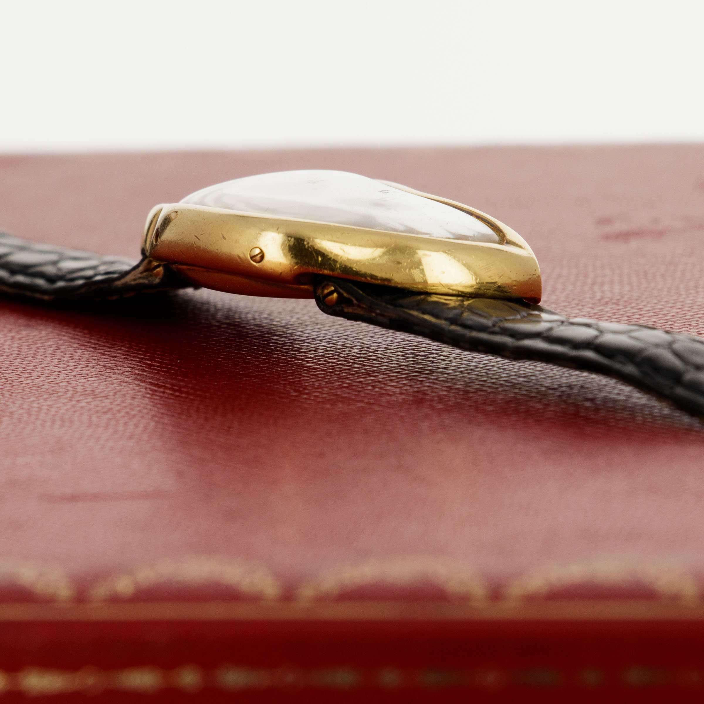 Cartier ケース　ほぼ新品　フランス製 Authentic Cartier Watch Box With Leather Trifold Pouch | eBay