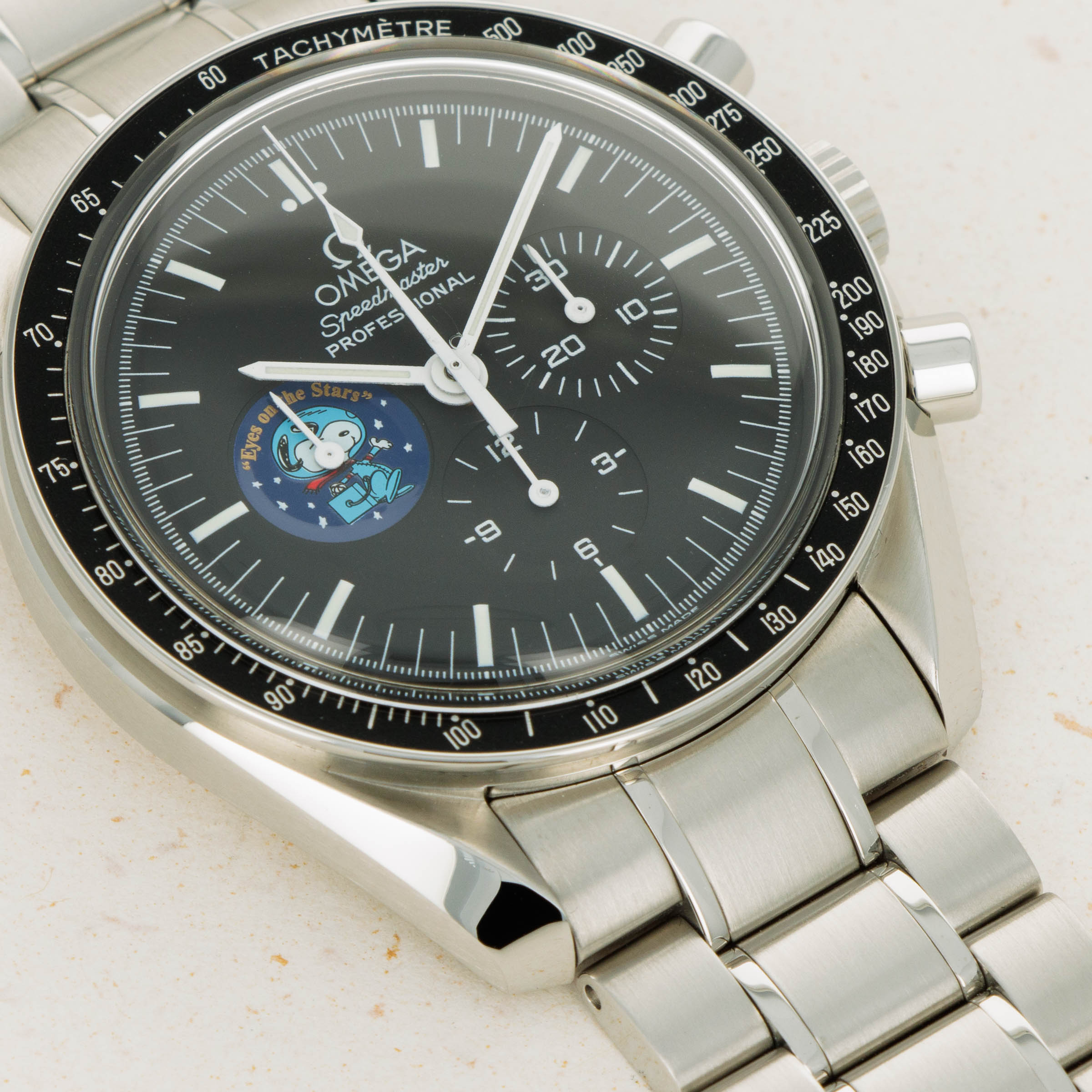 Omega speedmaster snoopy eyes on the stars best sale