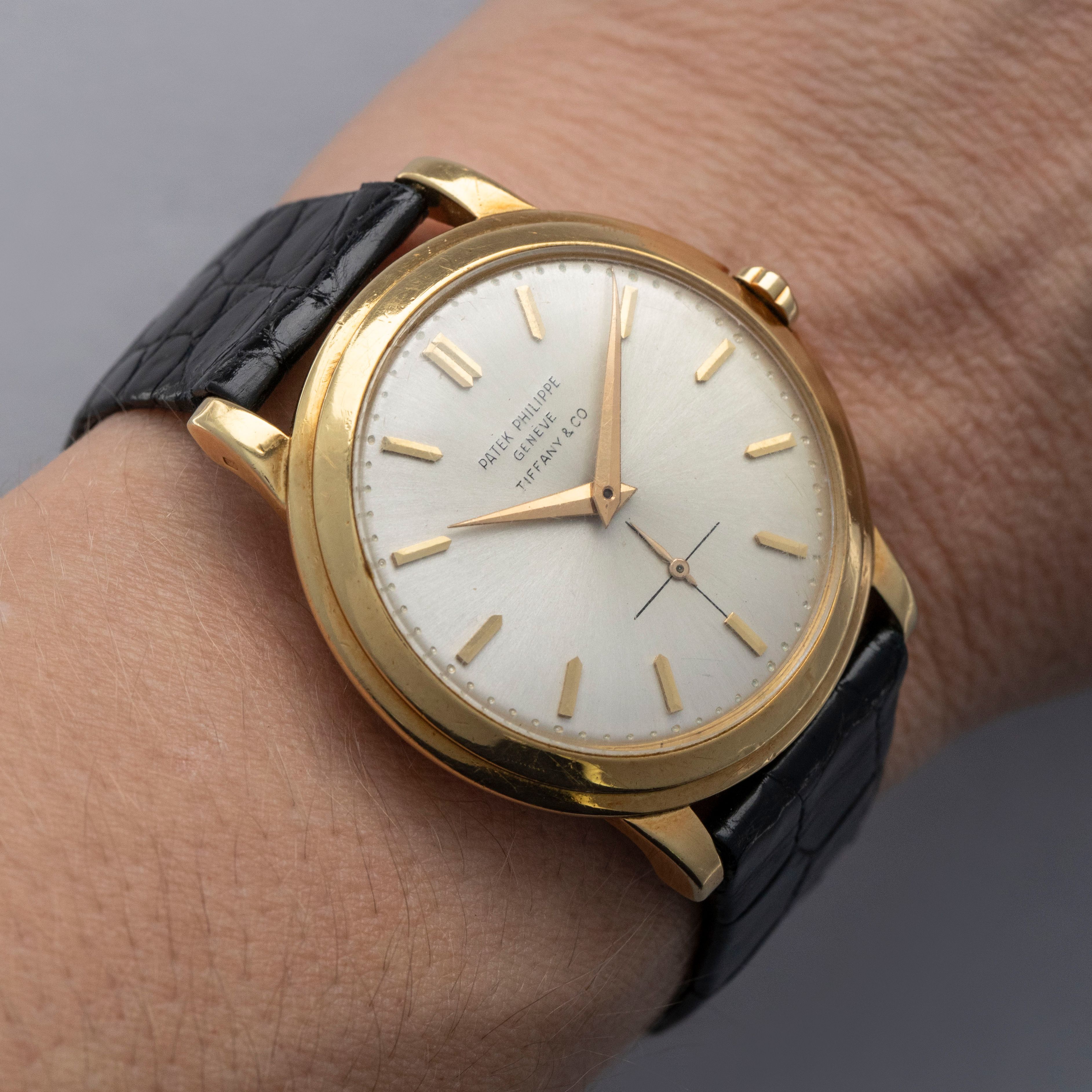 Patek Philippe Calatrava 2552 Disco Volante 18k YG Retailed by