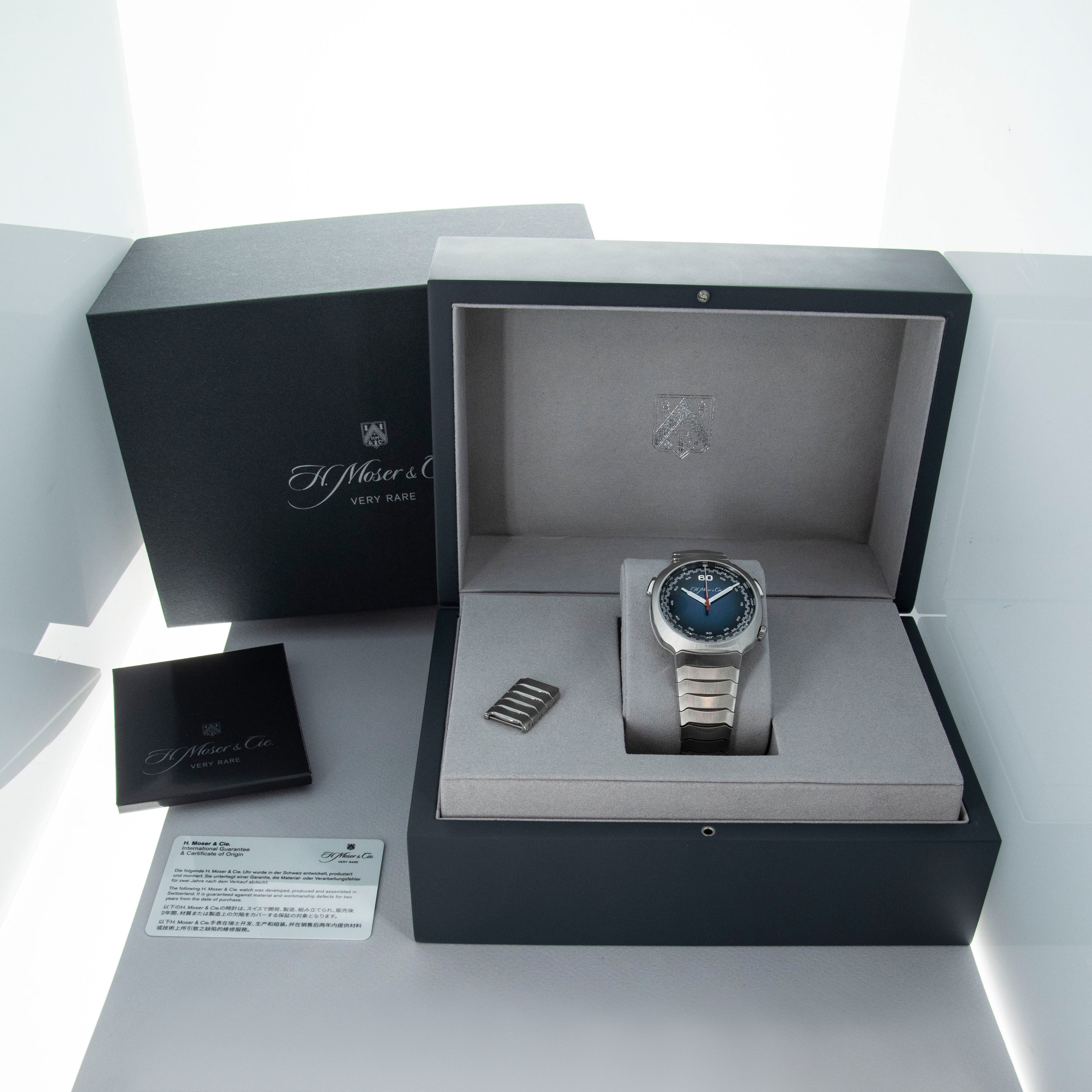 H. Moser & Cie. Streamliner Flyback Chronograph 6902-1201 