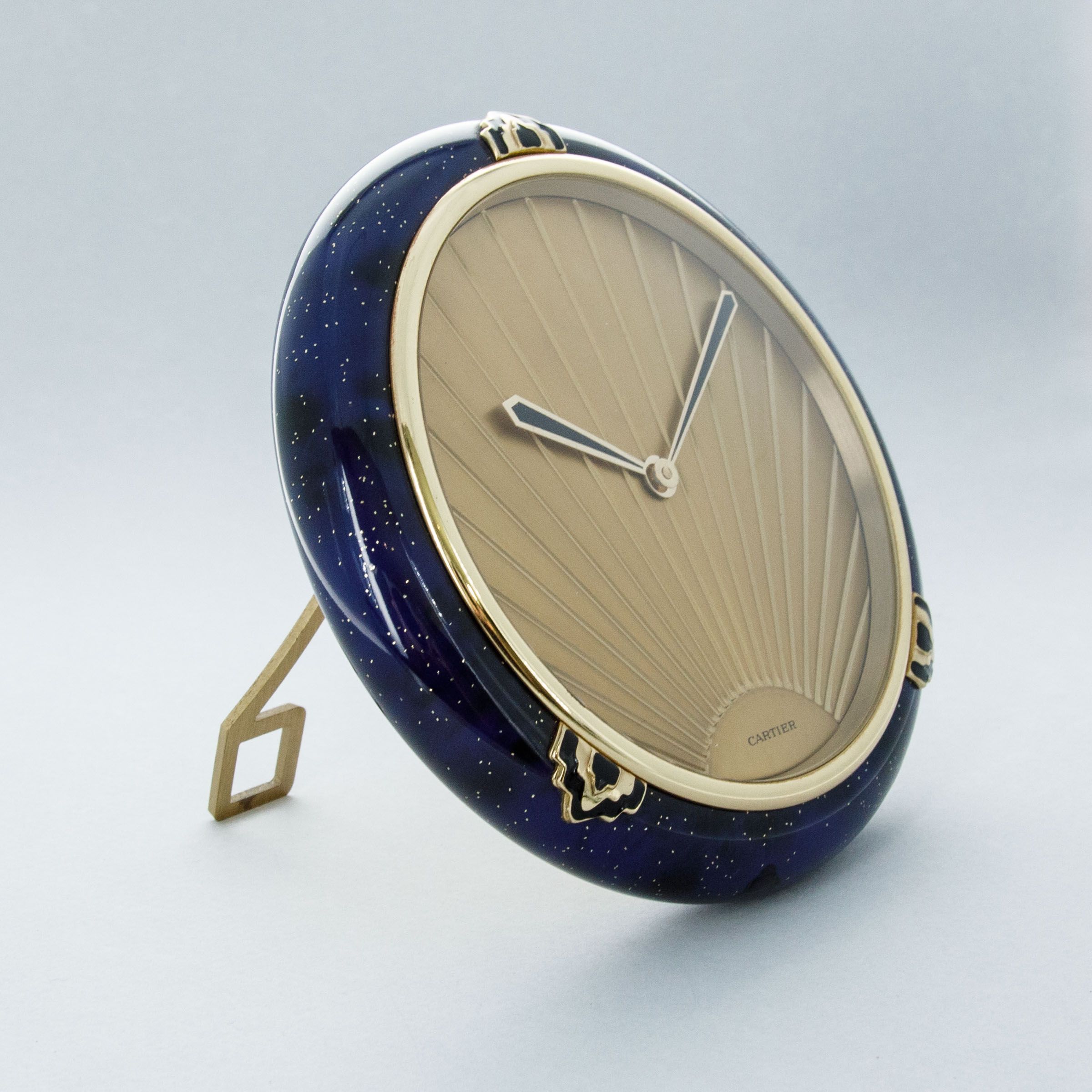CARTIER MUST DE CARTIER GILT AND BLUE LACQUER DESK CLOCK