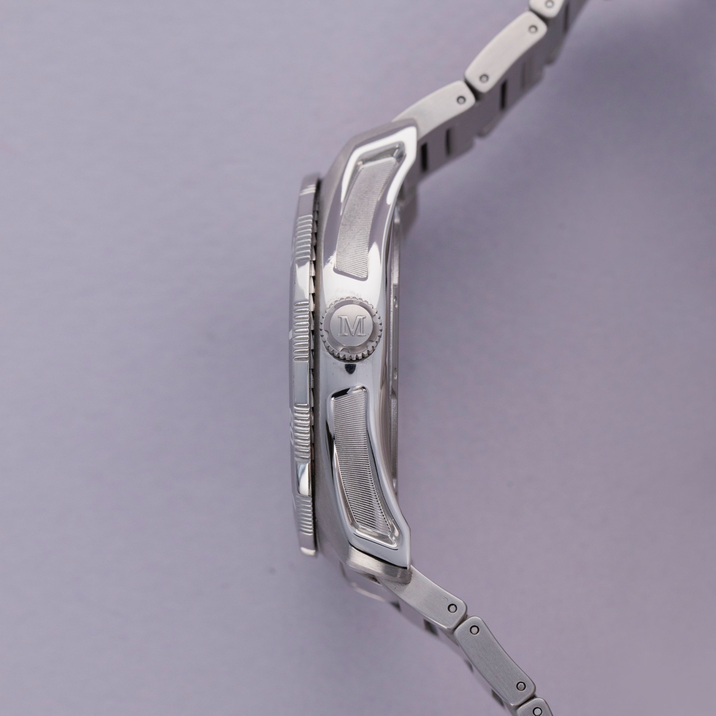 H. MOSER & CIE. PIONEER CENTER SECONDS DIVER 3200-1204 BLUE DIAL