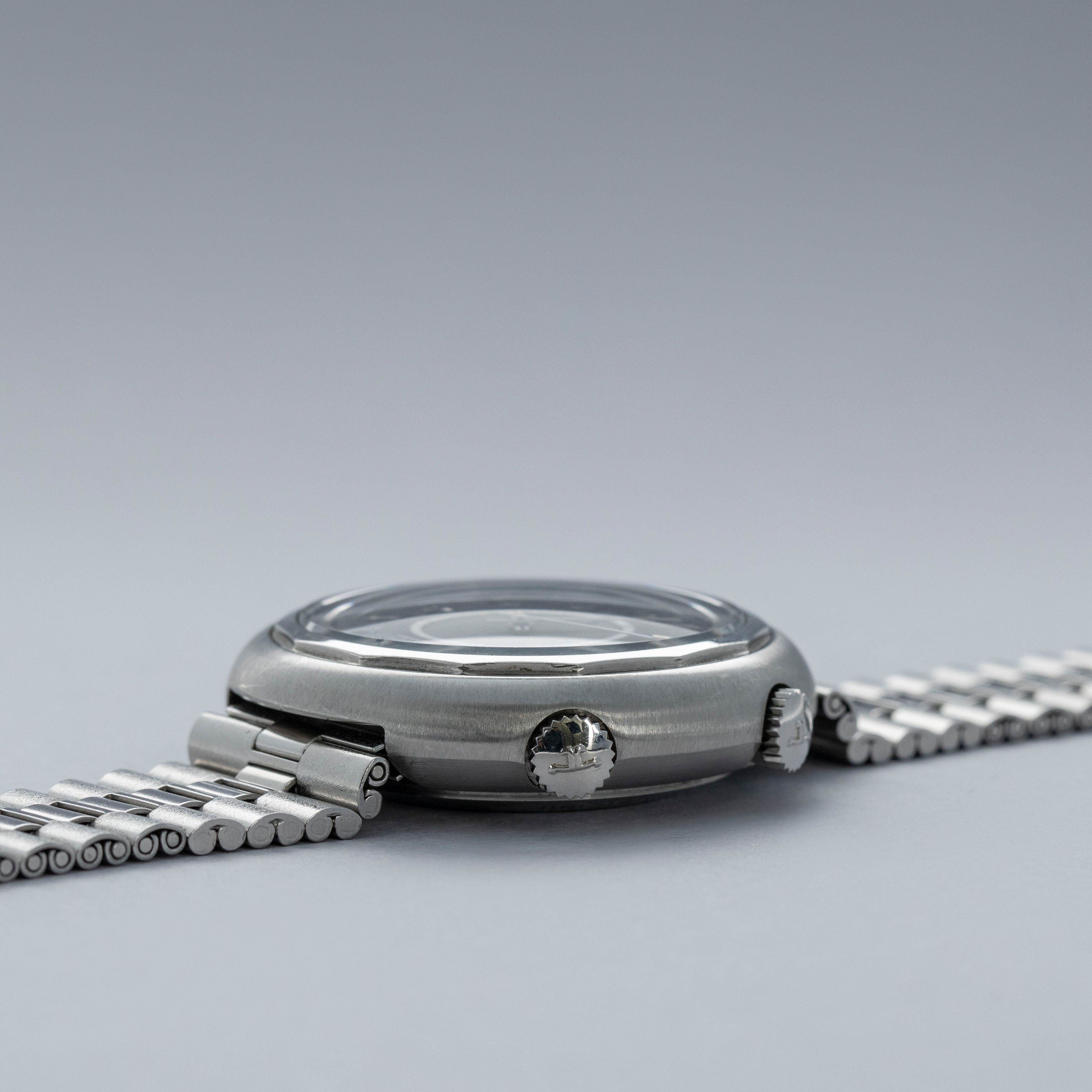 Jaeger-LeCoultre Memovox E877 Snowdrop | Auctions | Loupe This