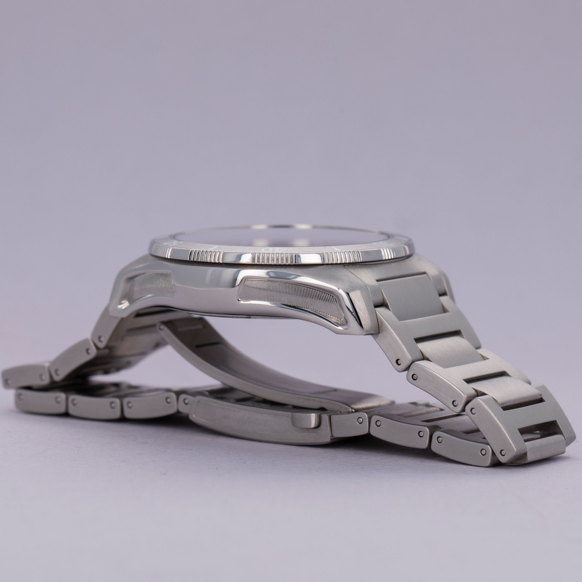 H. MOSER & CIE. PIONEER CENTER SECONDS DIVER 3200-1204 BLUE DIAL