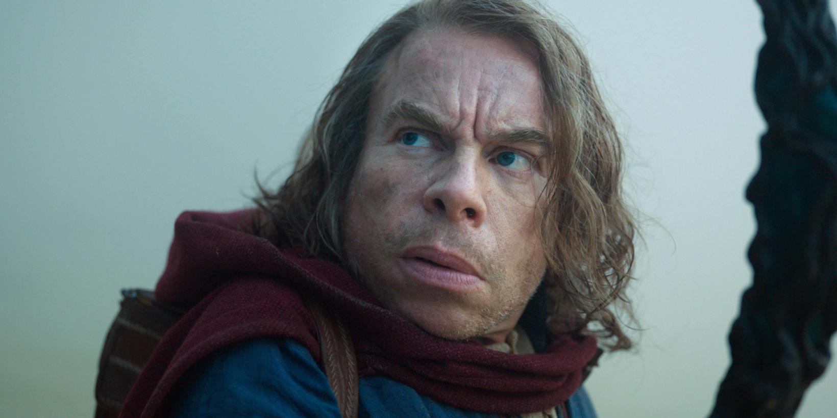 Warwick Davis i Willow (2022)