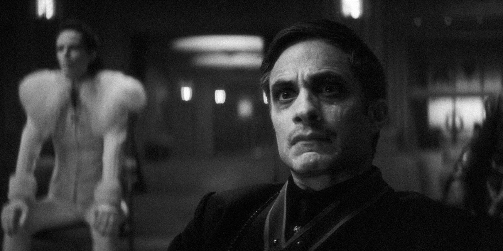 Gael García Bernal i Werewolf by Night