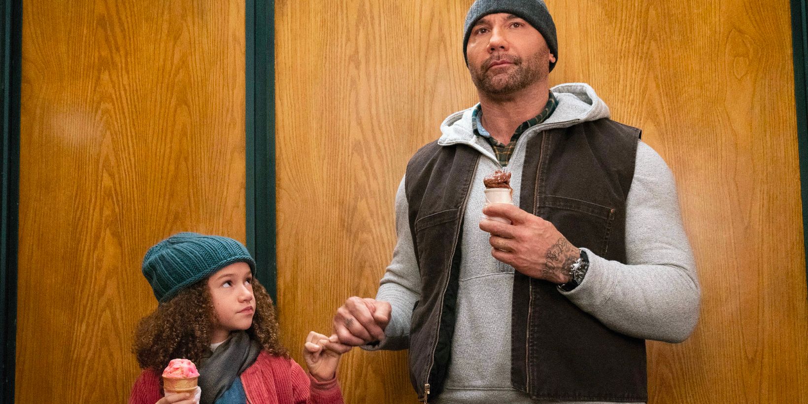Chloe Coleman og Dave Bautista i My Spy