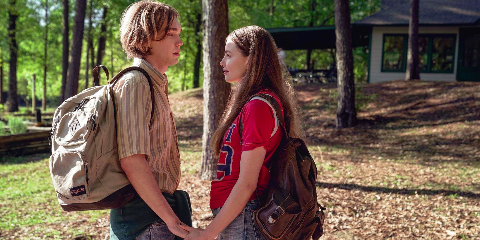 Charlie Plummer og Kristine Froseth i Looking for Alaska