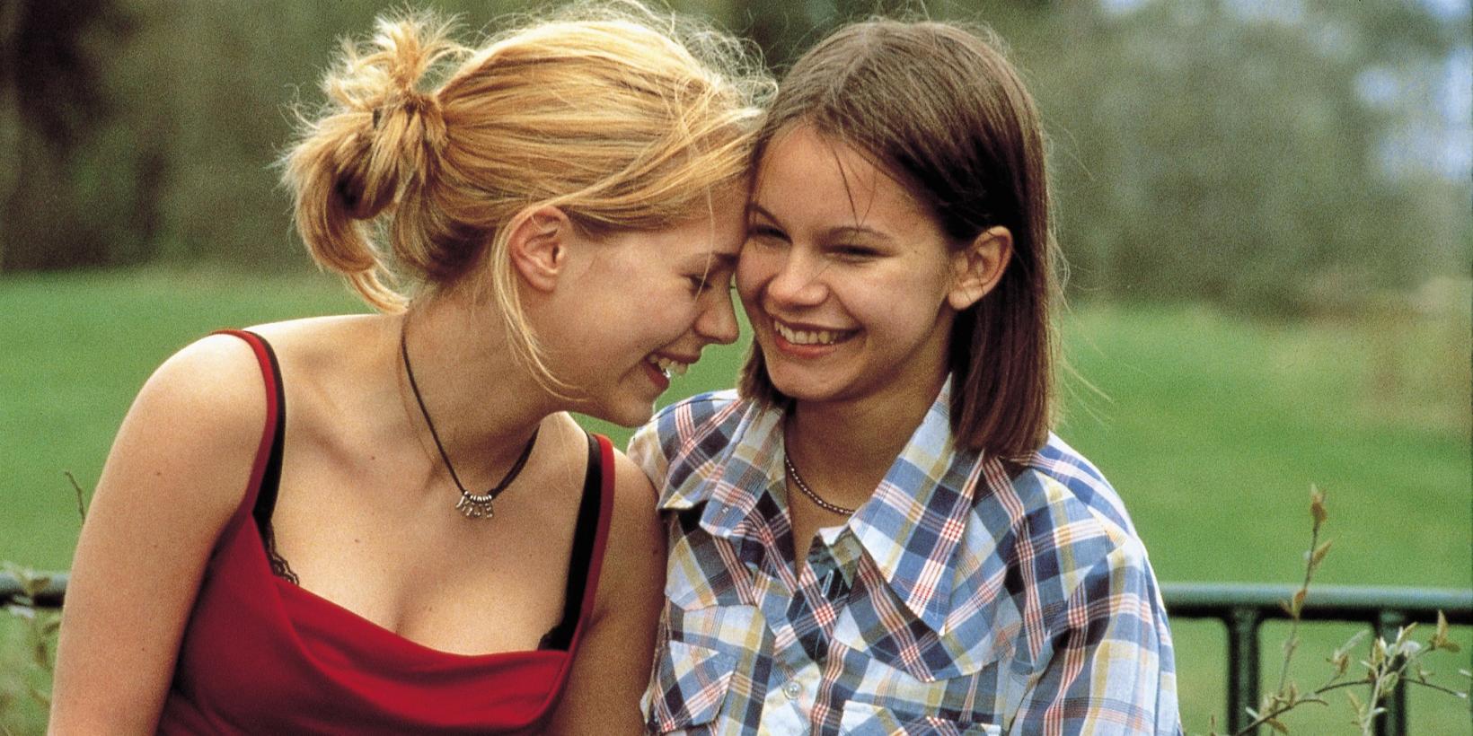 Alexandra Dahlström og Rebecca Liljeberg i Fucking Åmål