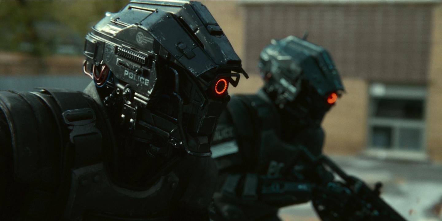 To bevæpnede roboter ser nedover i Code 8: Part II
