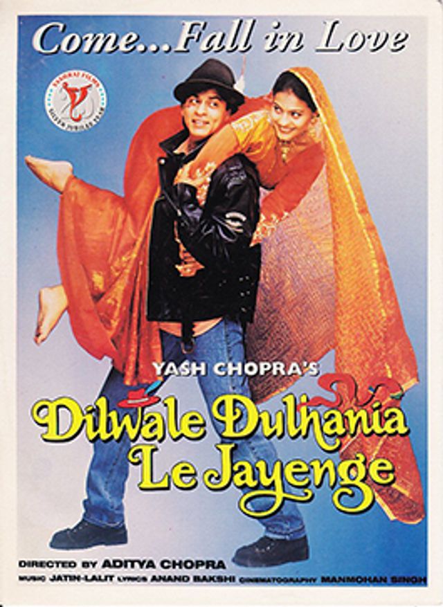 Shah Rukh Khan, Kajol posing for the camera