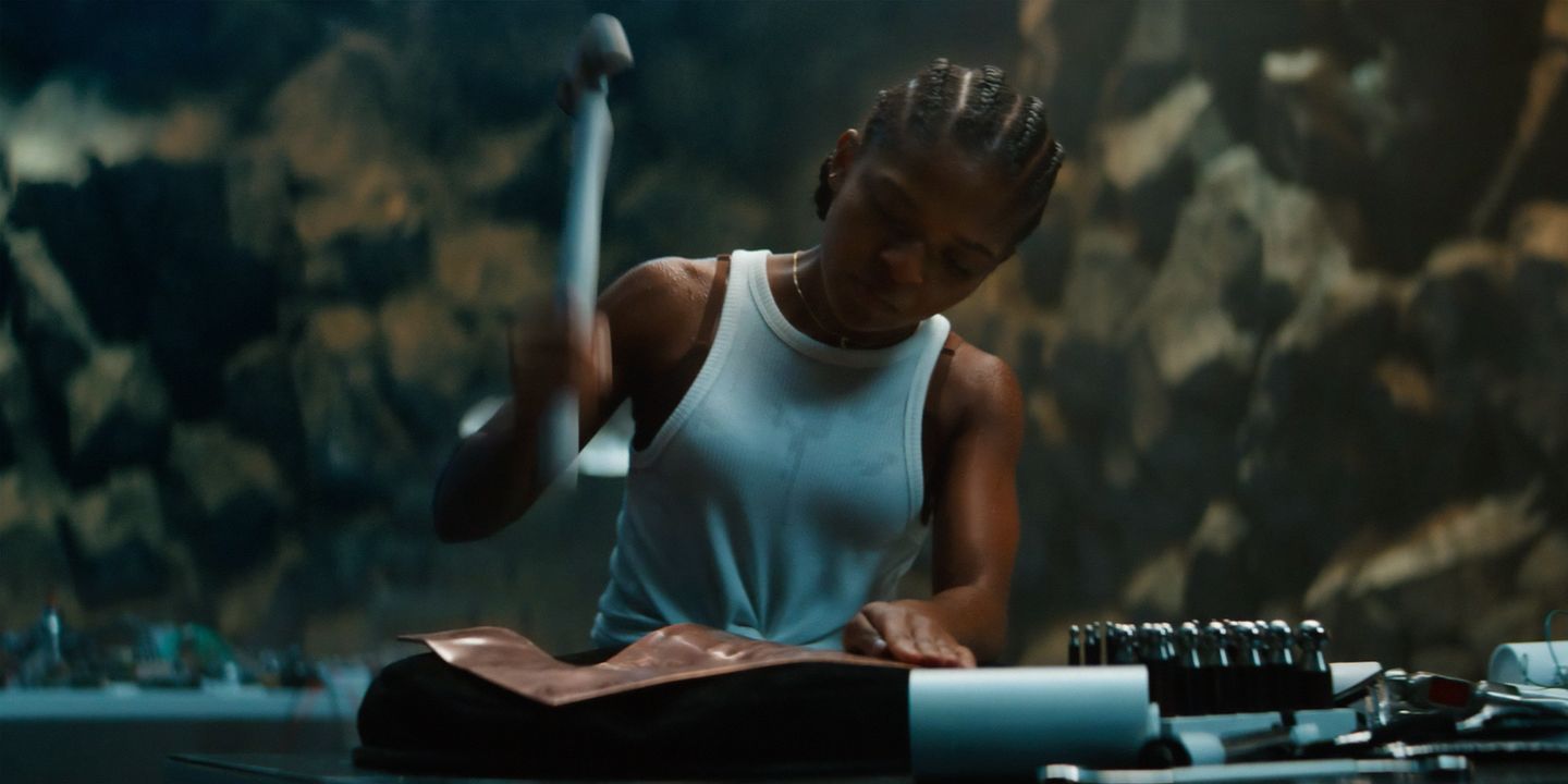 Dominique Thorne som Riri Williams/Ironheart i traileren til Black Panther: Wakanda Forever