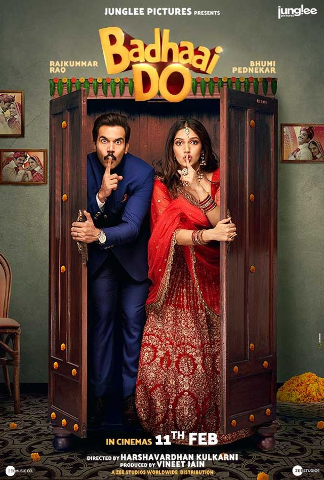 Rajkummar Rao, Bhumi Pednekar et al. are posing for a picture