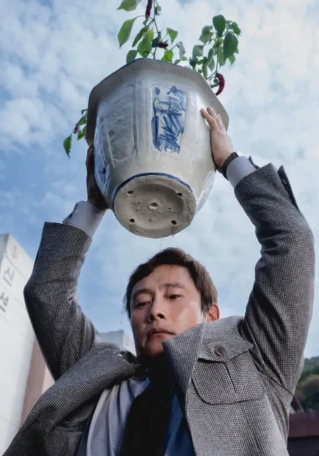 Bilde fra 'No Other Choice'