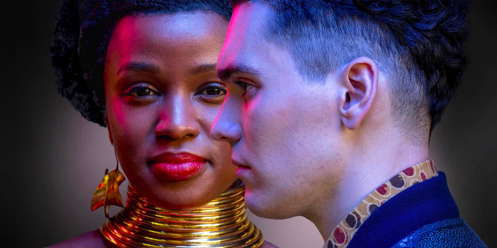Masali Baduza og Jack Rowan i Noughts and Crosses sesong 1