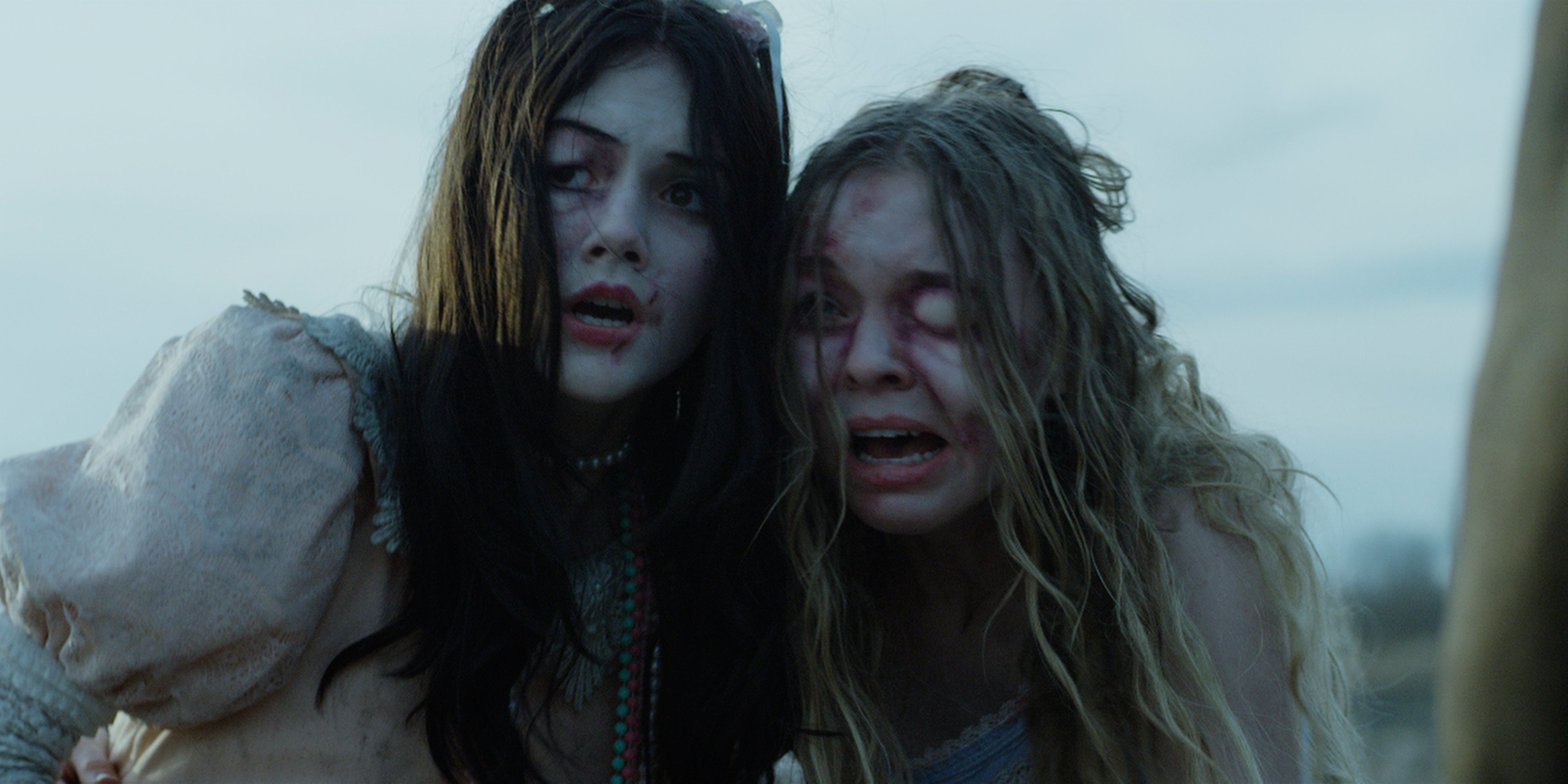 Emilia Jones og Taylor Hickson i Ghostland