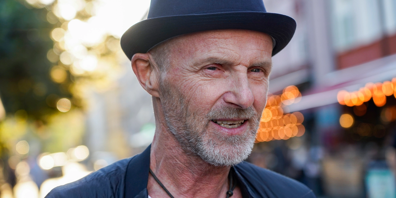 Forfatteren Jo Nesbø med hatt.