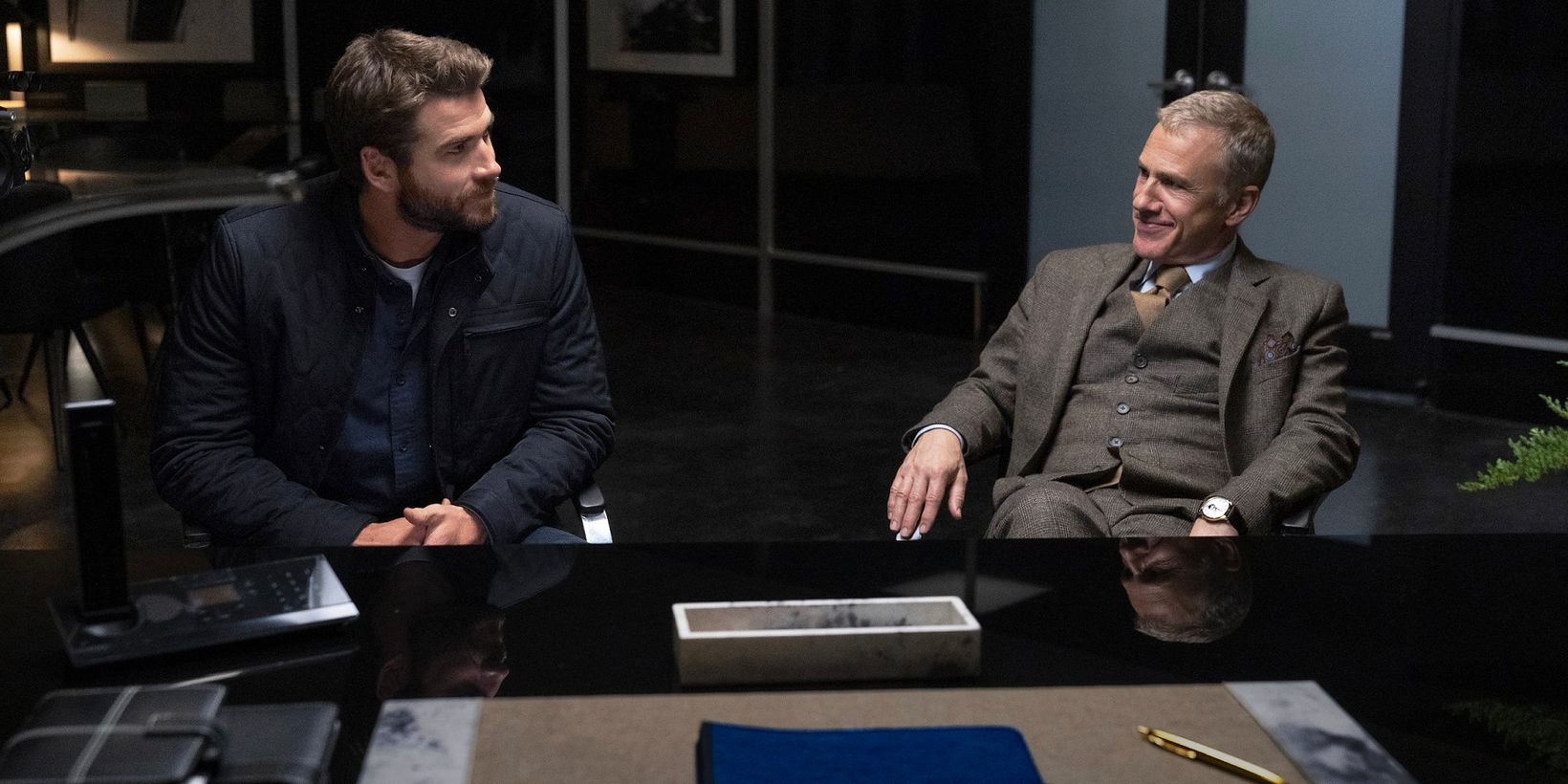 Liam Hemsworth og Christoph Waltz i Most Dangerous Game