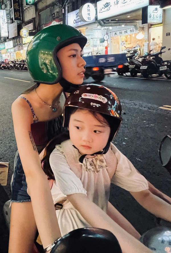 Bilde fra 'Left-Handed Girl'