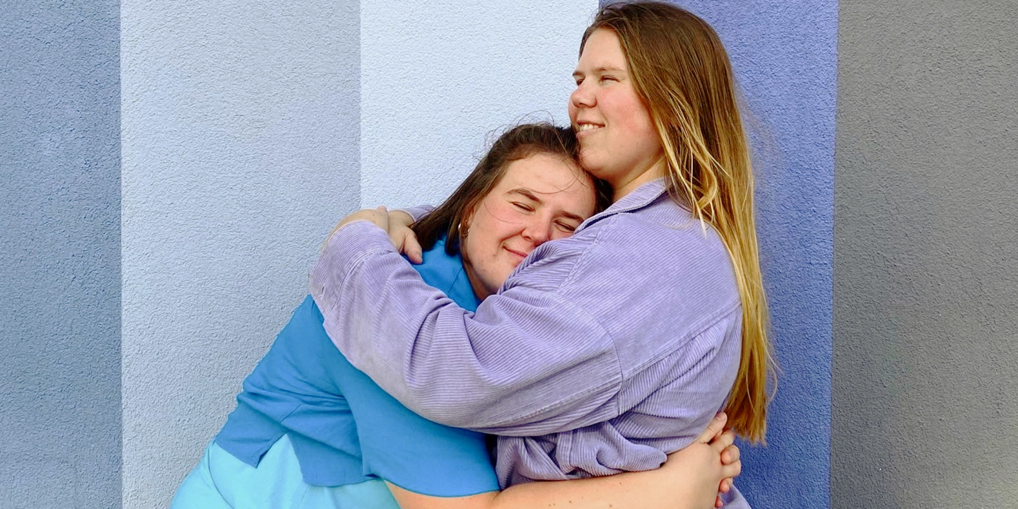 Søstrene Marin og Wilde i dokumentaren Søstre elsker evig