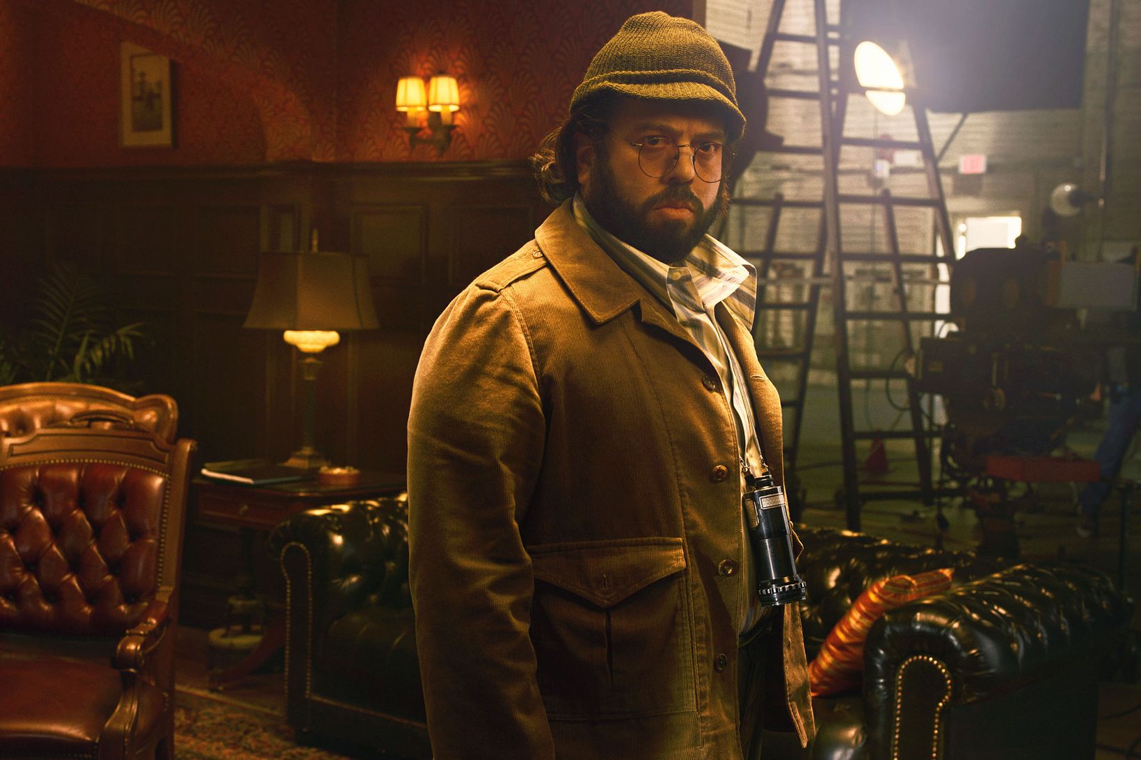 Dan Fogler i The Offer
