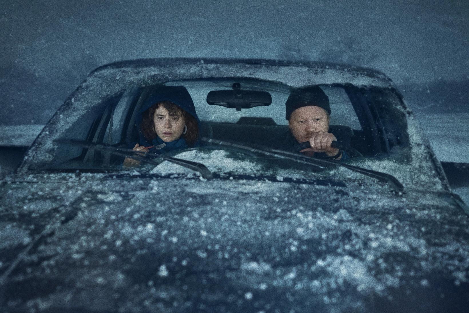 Jessie Buckley og Jesse Plemons i i'm thinking of ending things