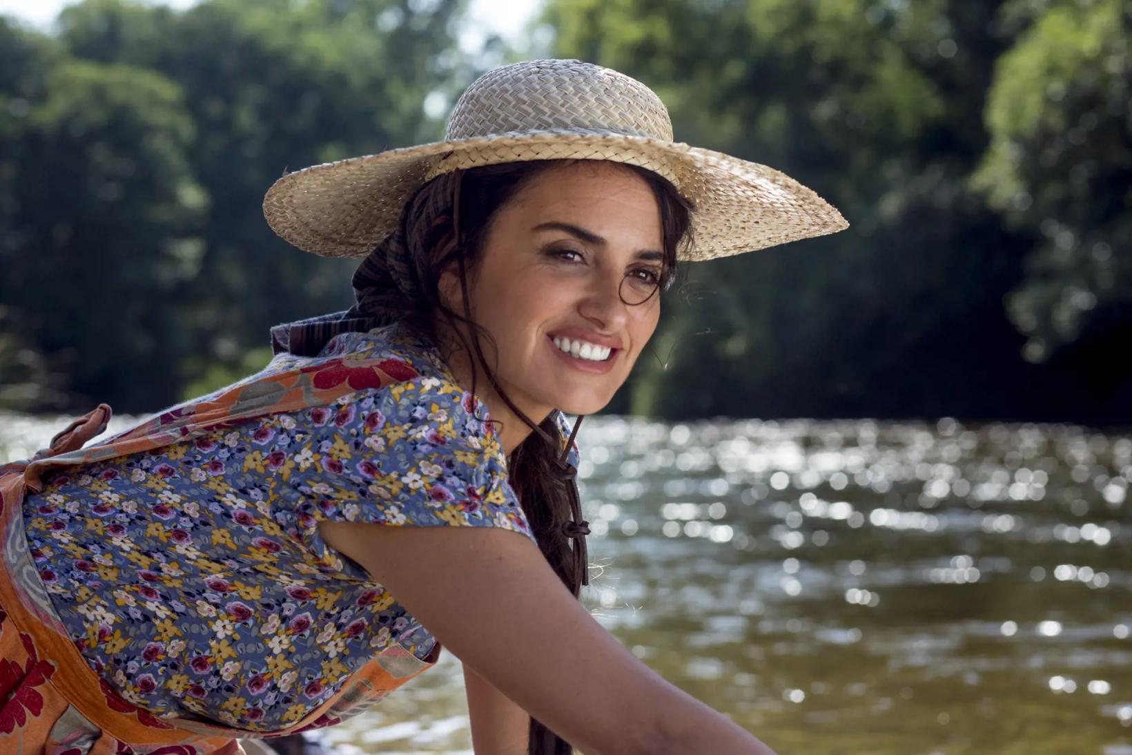 Penelope Cruz holding an umbrella