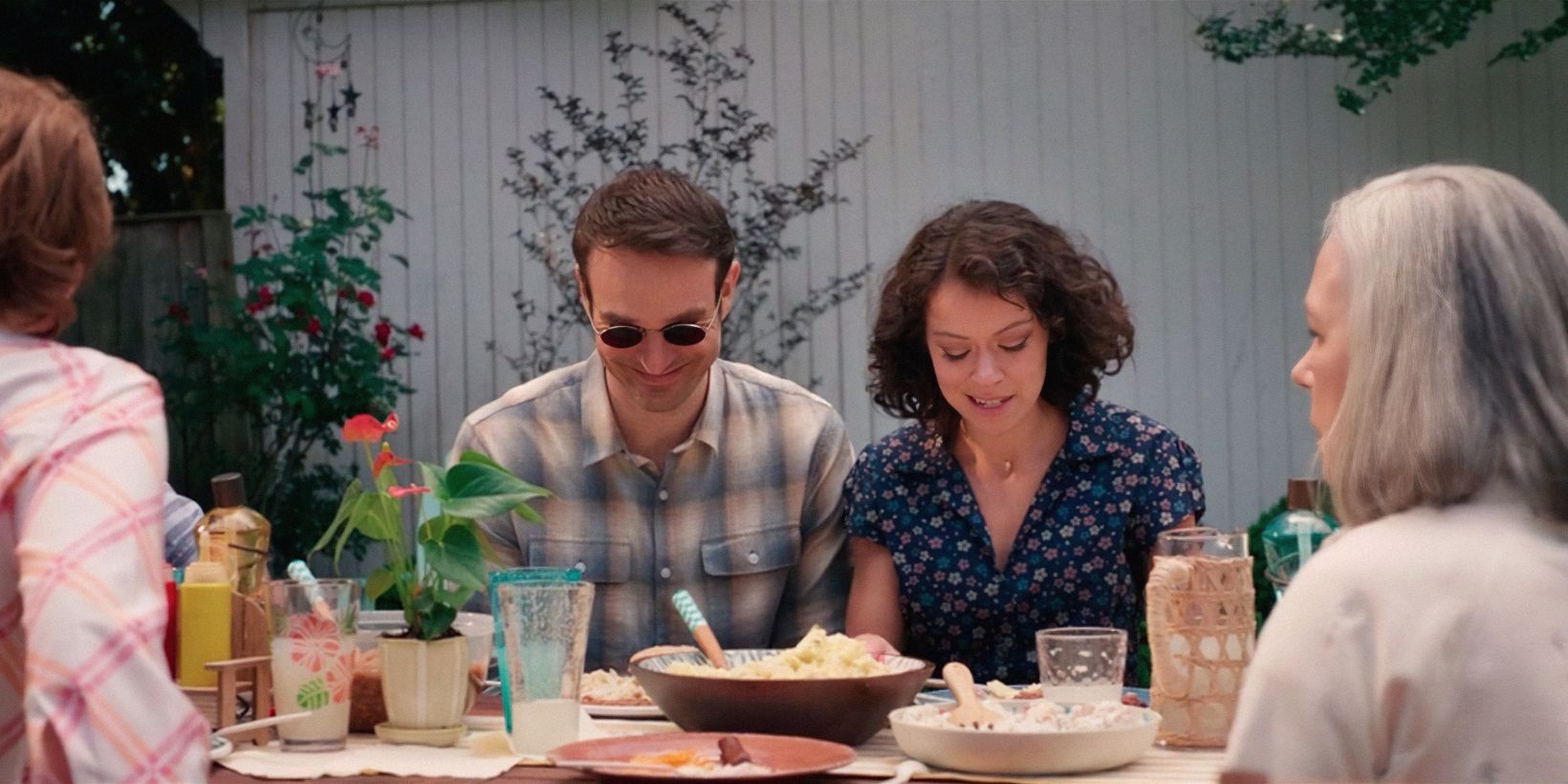 Charlie Cox og Tatiana Maslany i She-Hulk: Attorney at Law sesong 1 episode 9