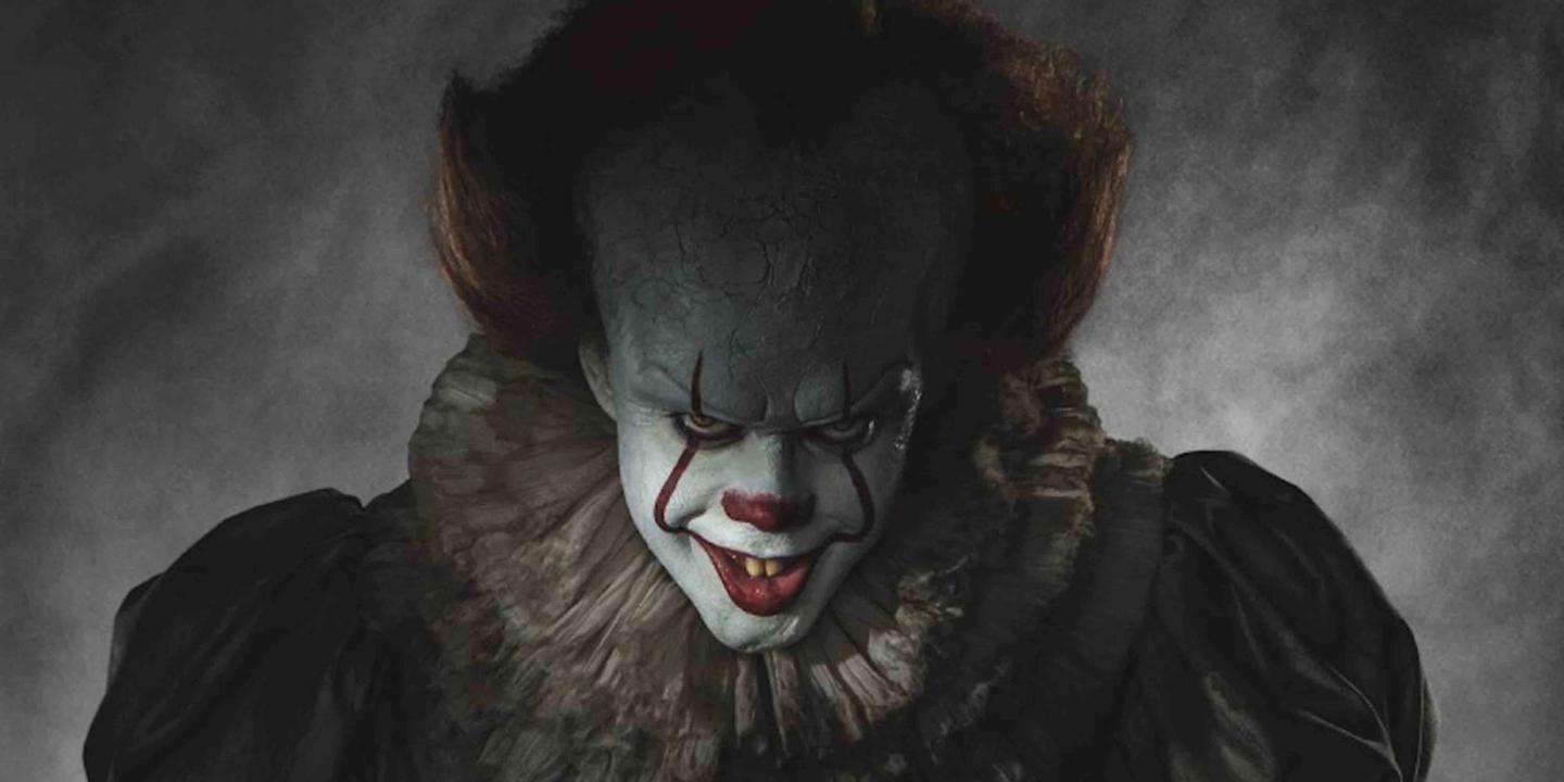 Bill Skarsgård som Pennywise i It