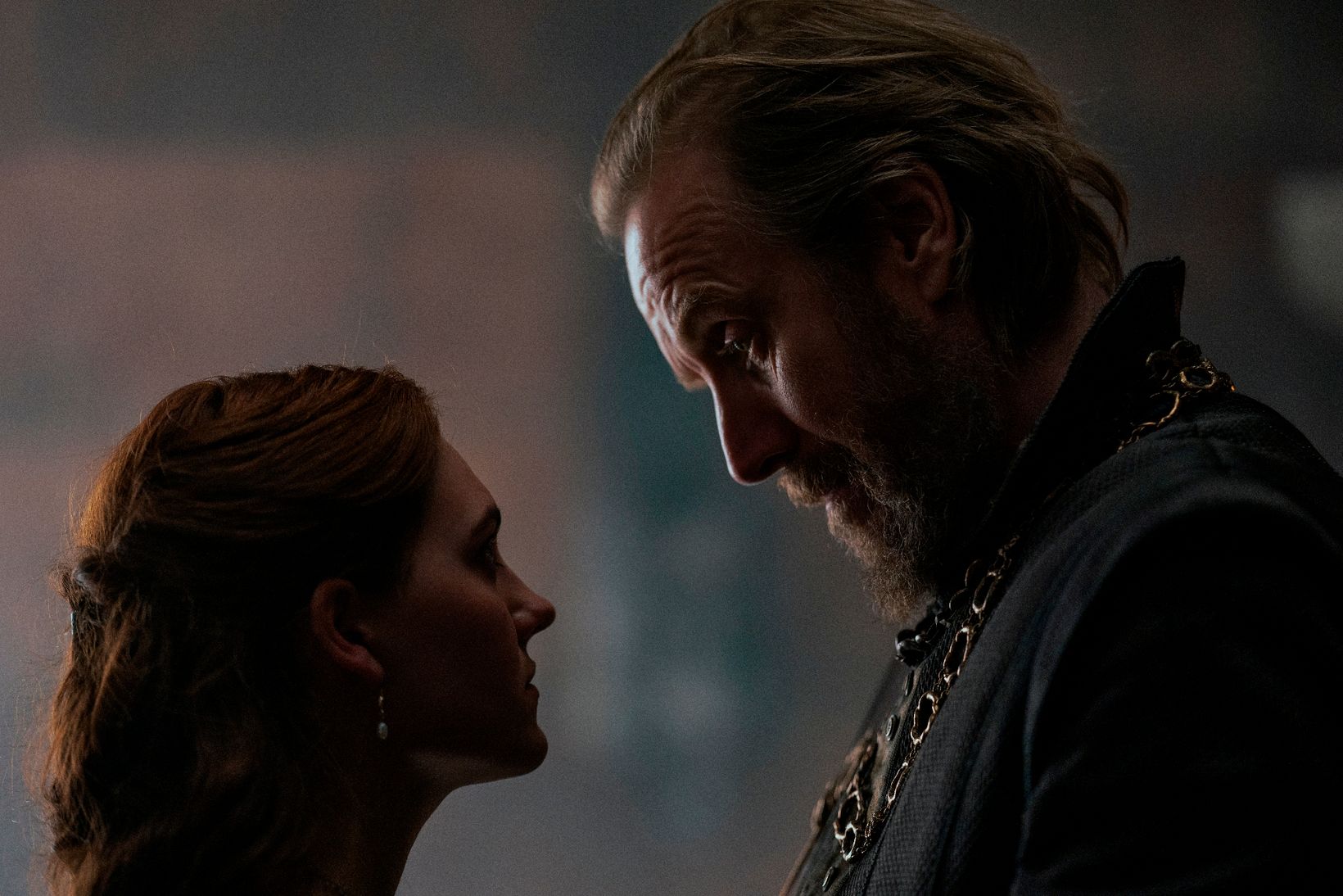 Rhys Ifans og Emily Carey i House of the Dragon