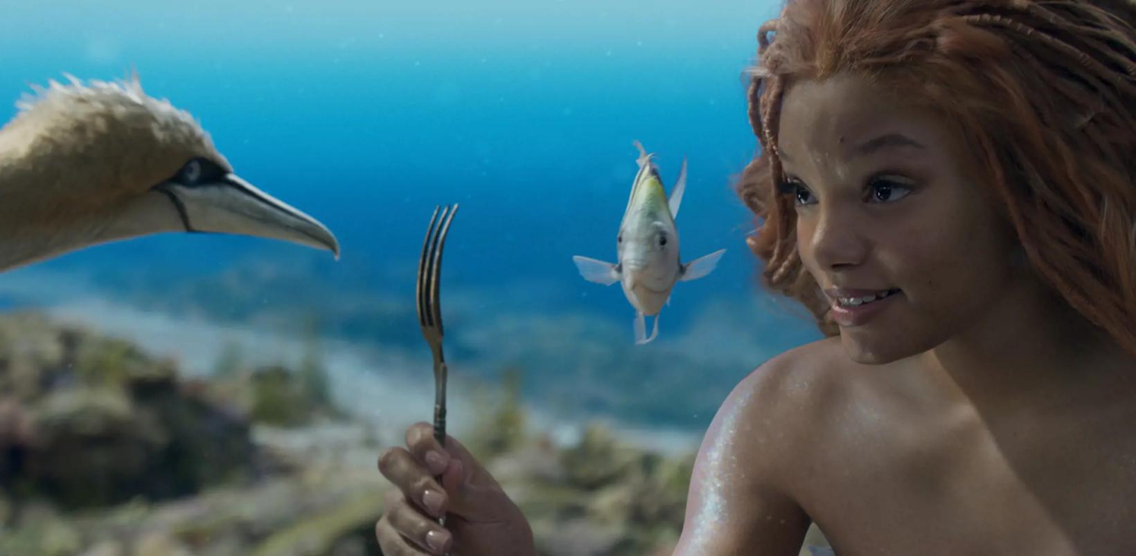 Chloe Bailey with a group of fish