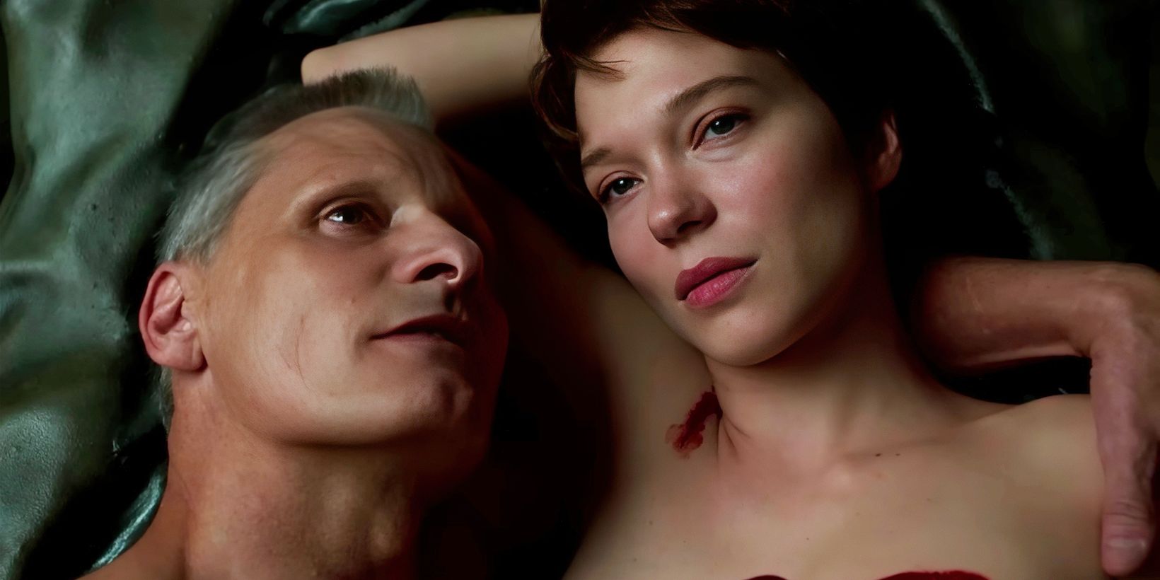 Viggo Mortensen og Léa Seydoux i Crimes of the Future