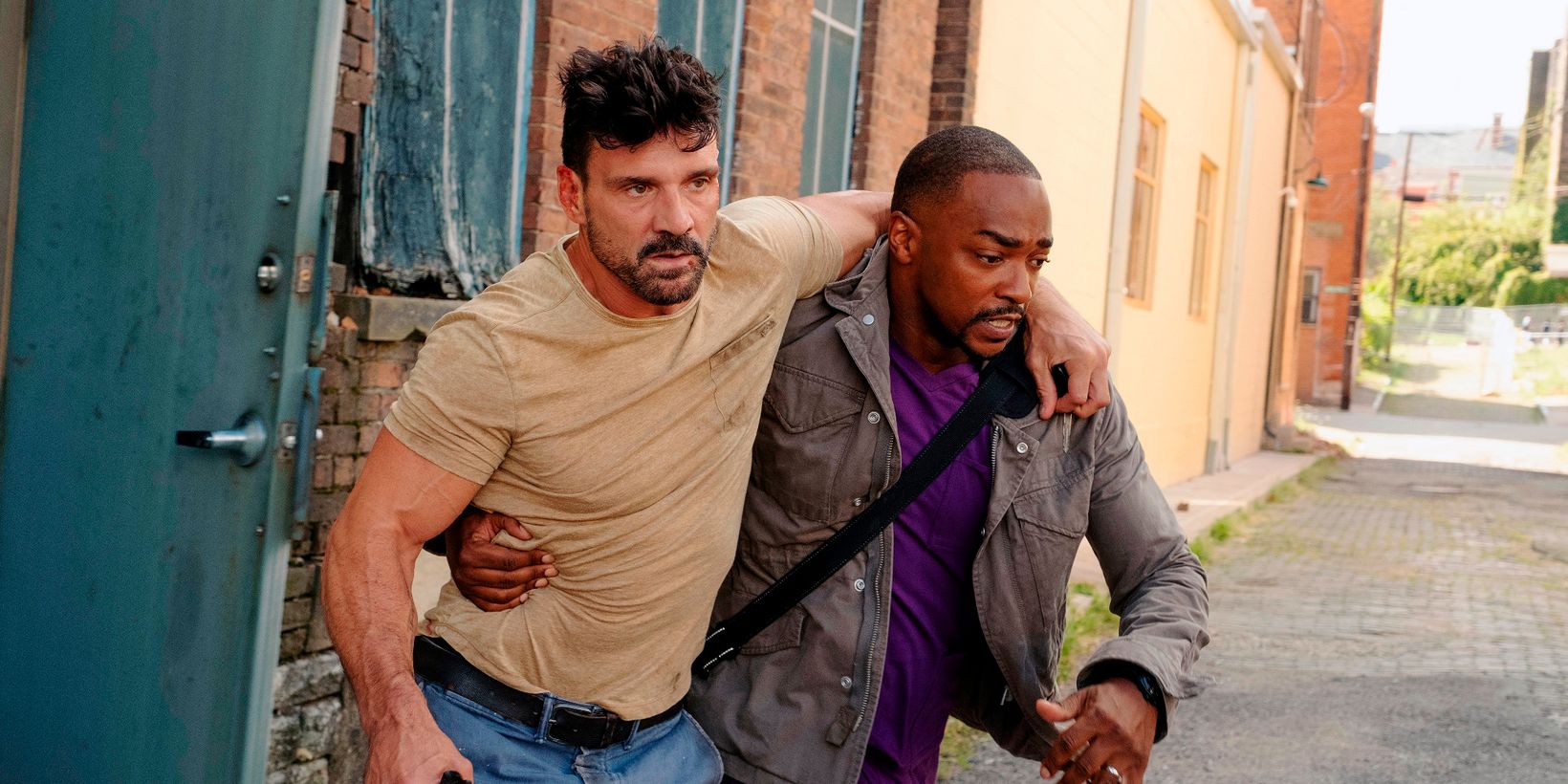 Frank Grillo og Anthony Mackie i Point Blank (2019)