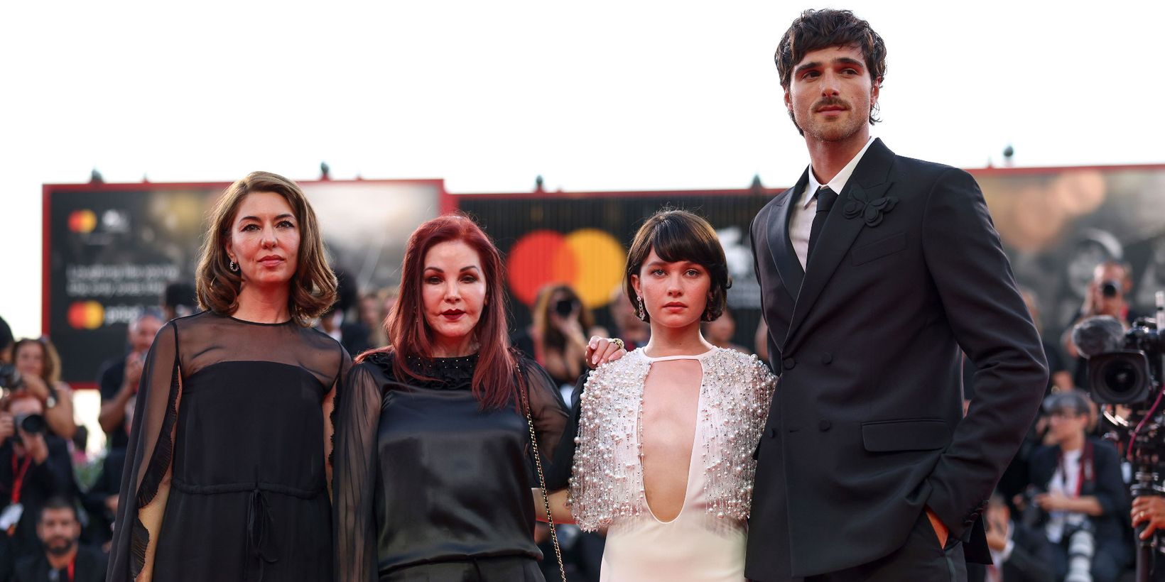 Sofia Coppola Priscilla Presley Cailee Spaeny og Jacob Elordi under premieren på Priscilla under filmfestivalen i Venezia 2023