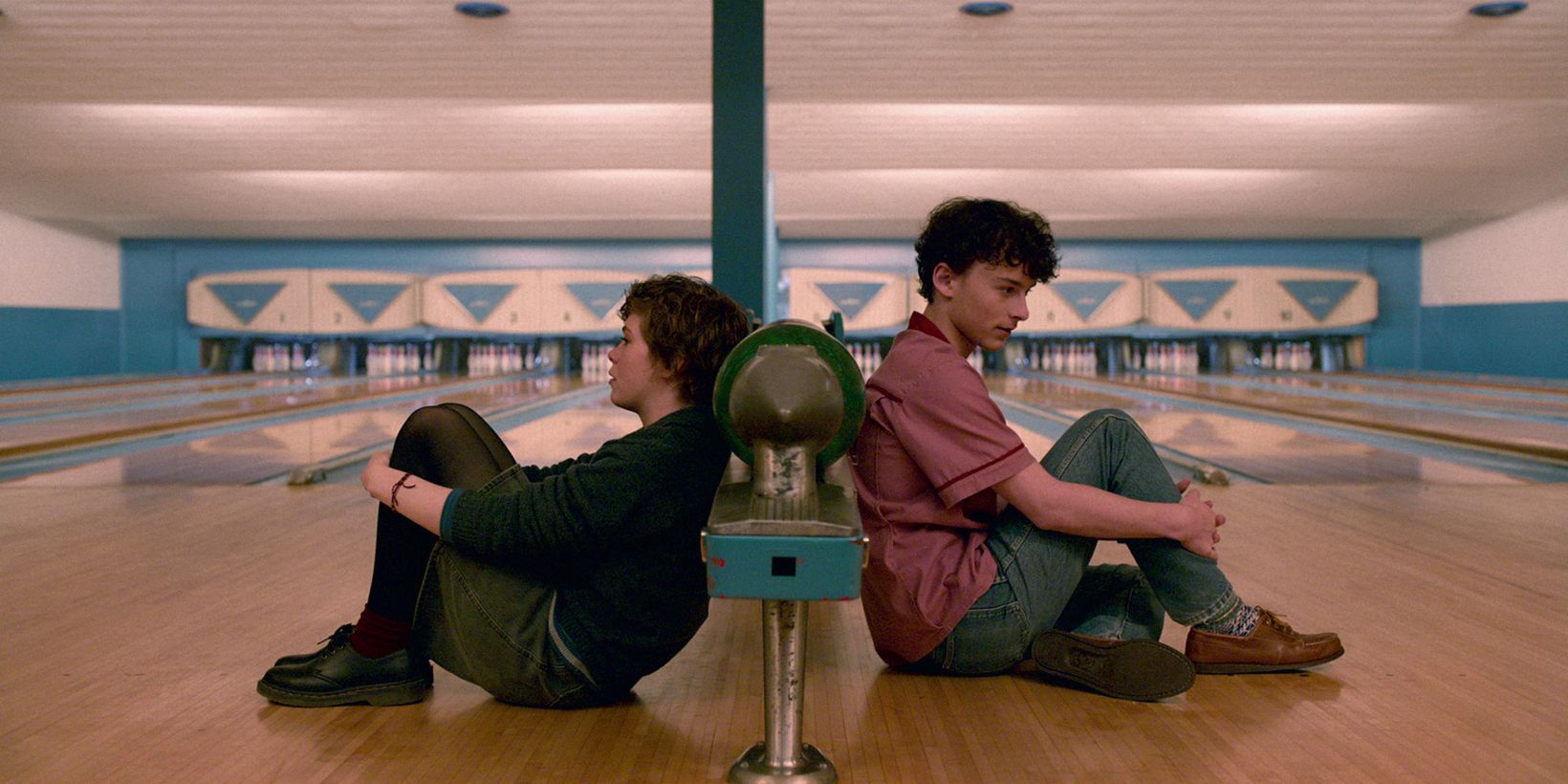 Sophia Lillis og Wyatt Oleff i I Am Not Okay With This