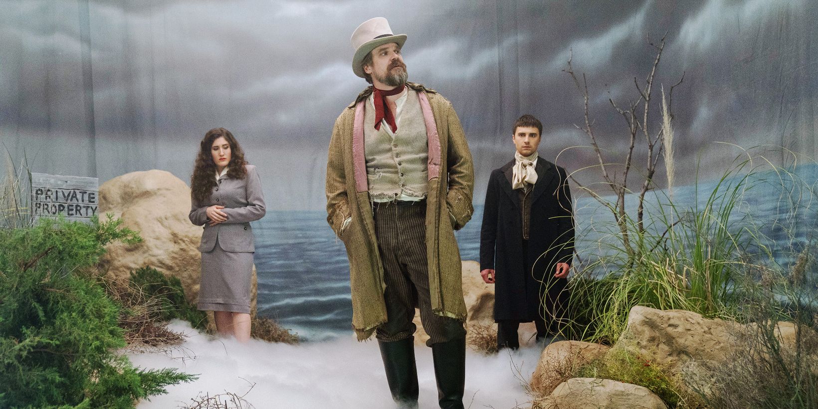 Kate Berlant, David Harbour og Alex Ozerov i Frankenstein's Monster's Monster, Frankenstein