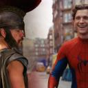 Bildemontasje: Matt Damon i The Odyssey og Tom Holland på settet til Spider-Man: Brand New Day