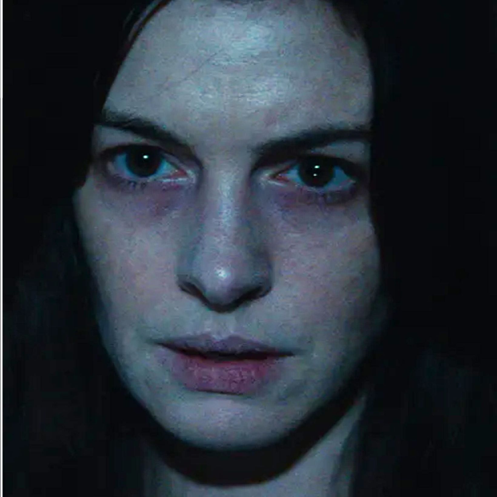 Dakota Johnson og Anne Hathaway i Verity