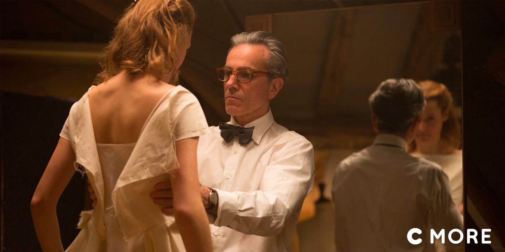 Phantom Thread med CMore-logo