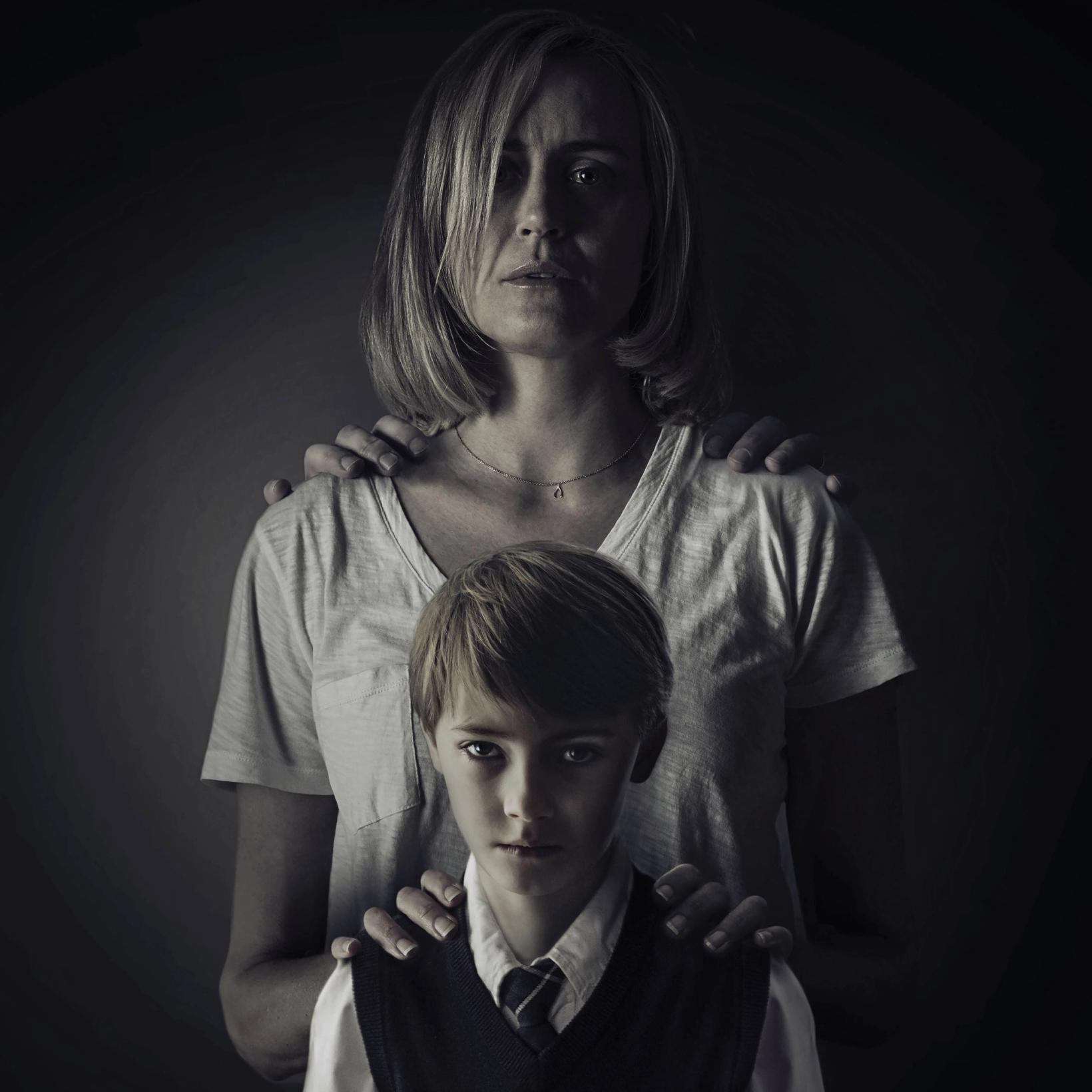Taylor Schilling og Jackson Robert Scott i The Prodigy